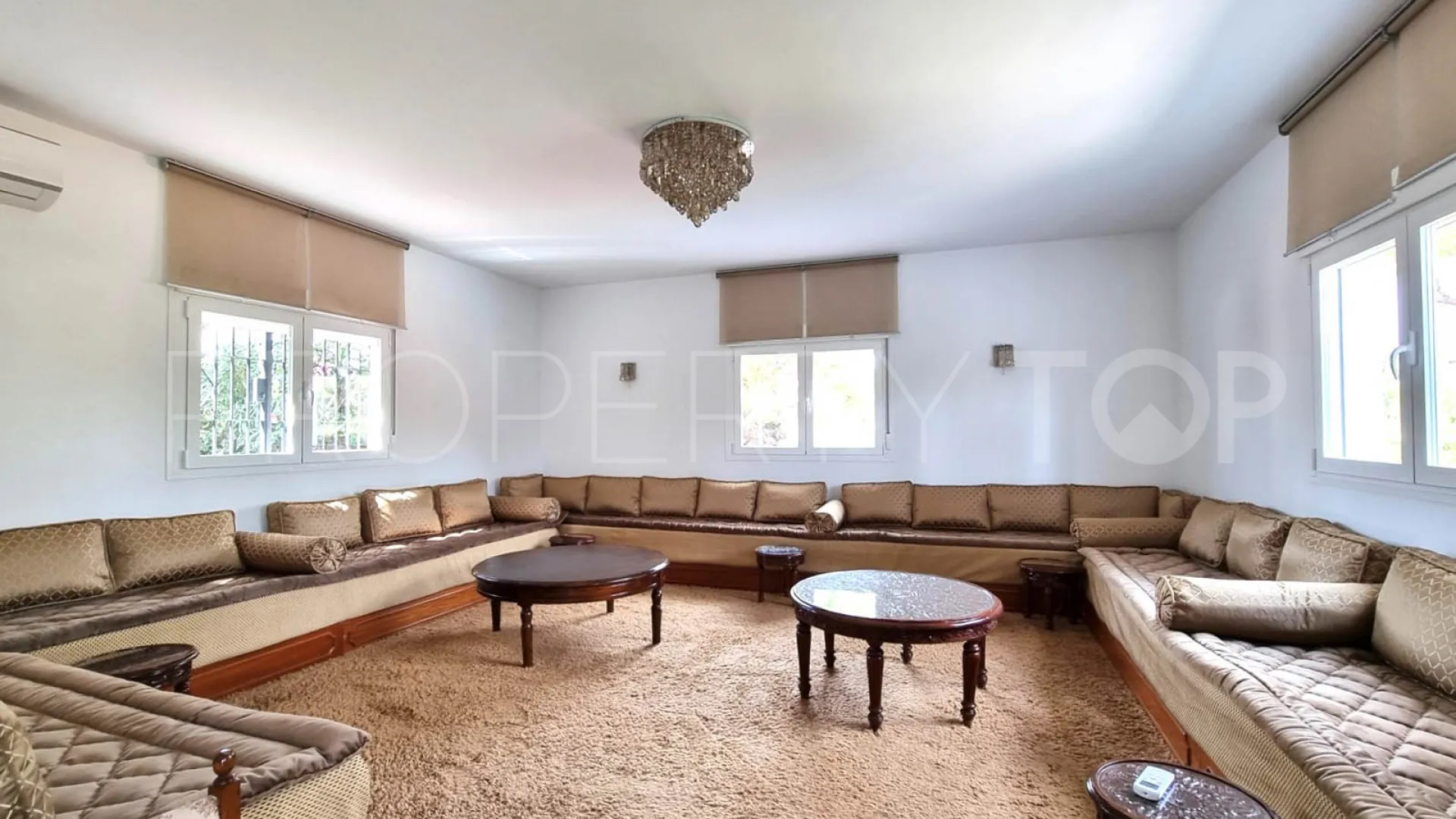 Buy villa in Calahonda