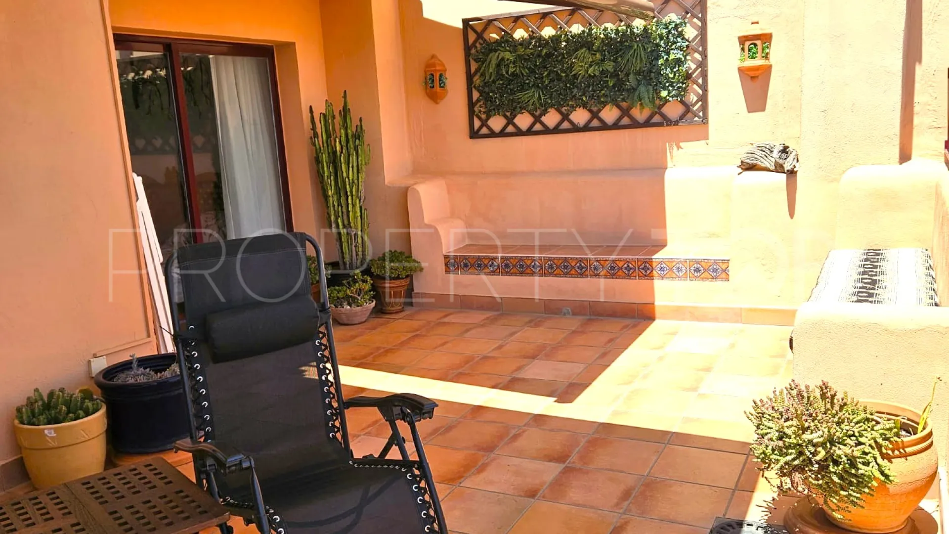 Se vende apartamento en Calahonda de 3 dormitorios
