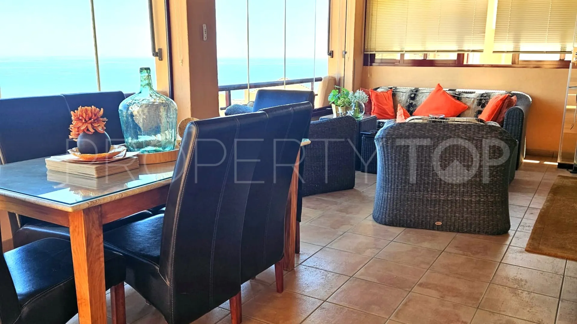 Se vende apartamento en Calahonda de 3 dormitorios