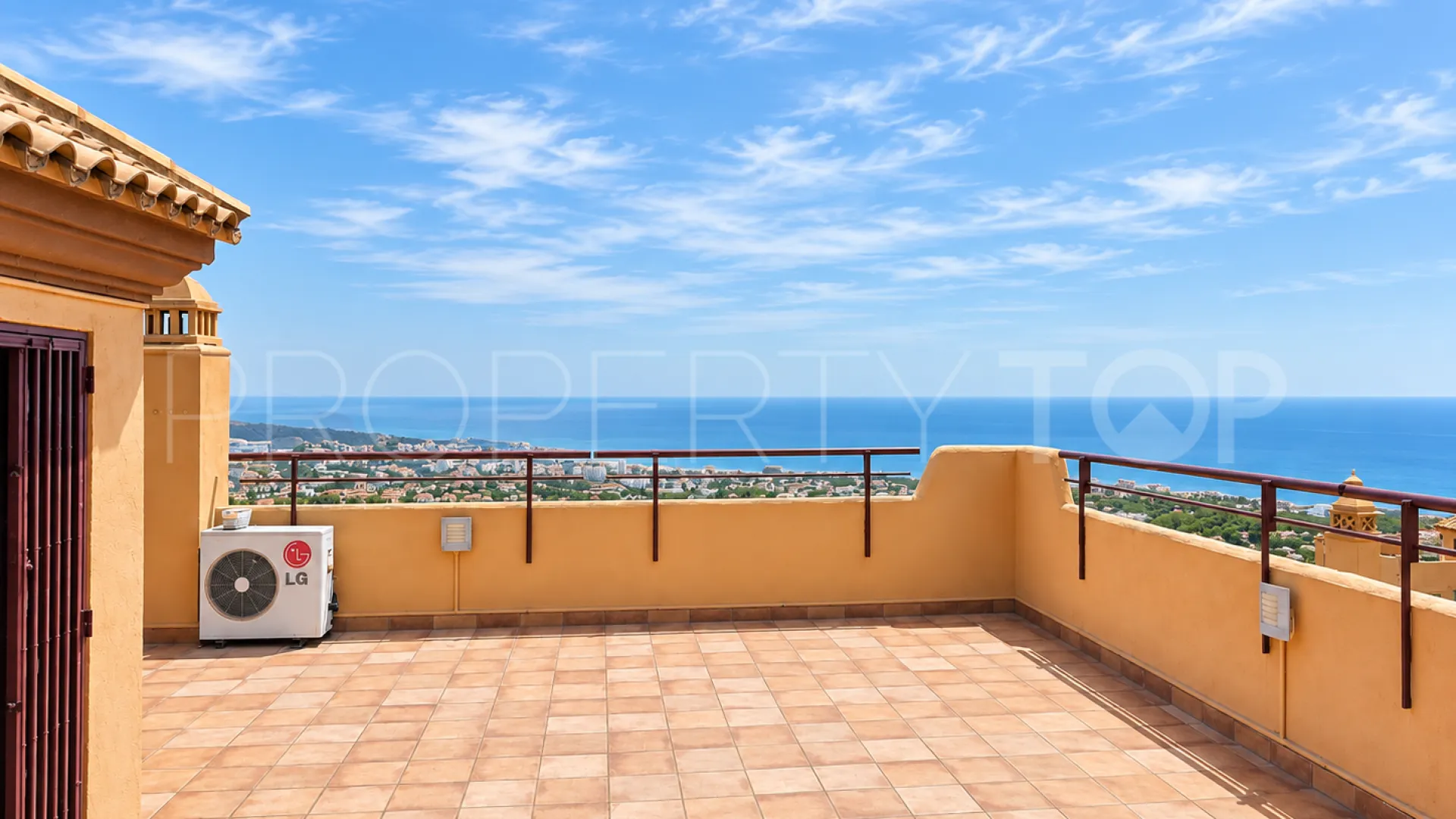 3 bedrooms apartment for sale in Calahonda