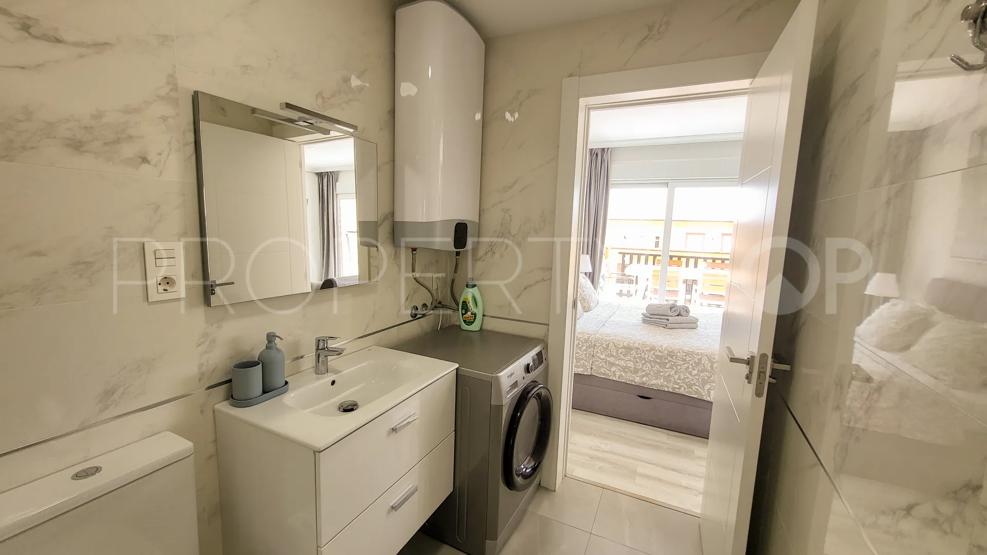 Elviria Playa, estudio con 1 dormitorio en venta