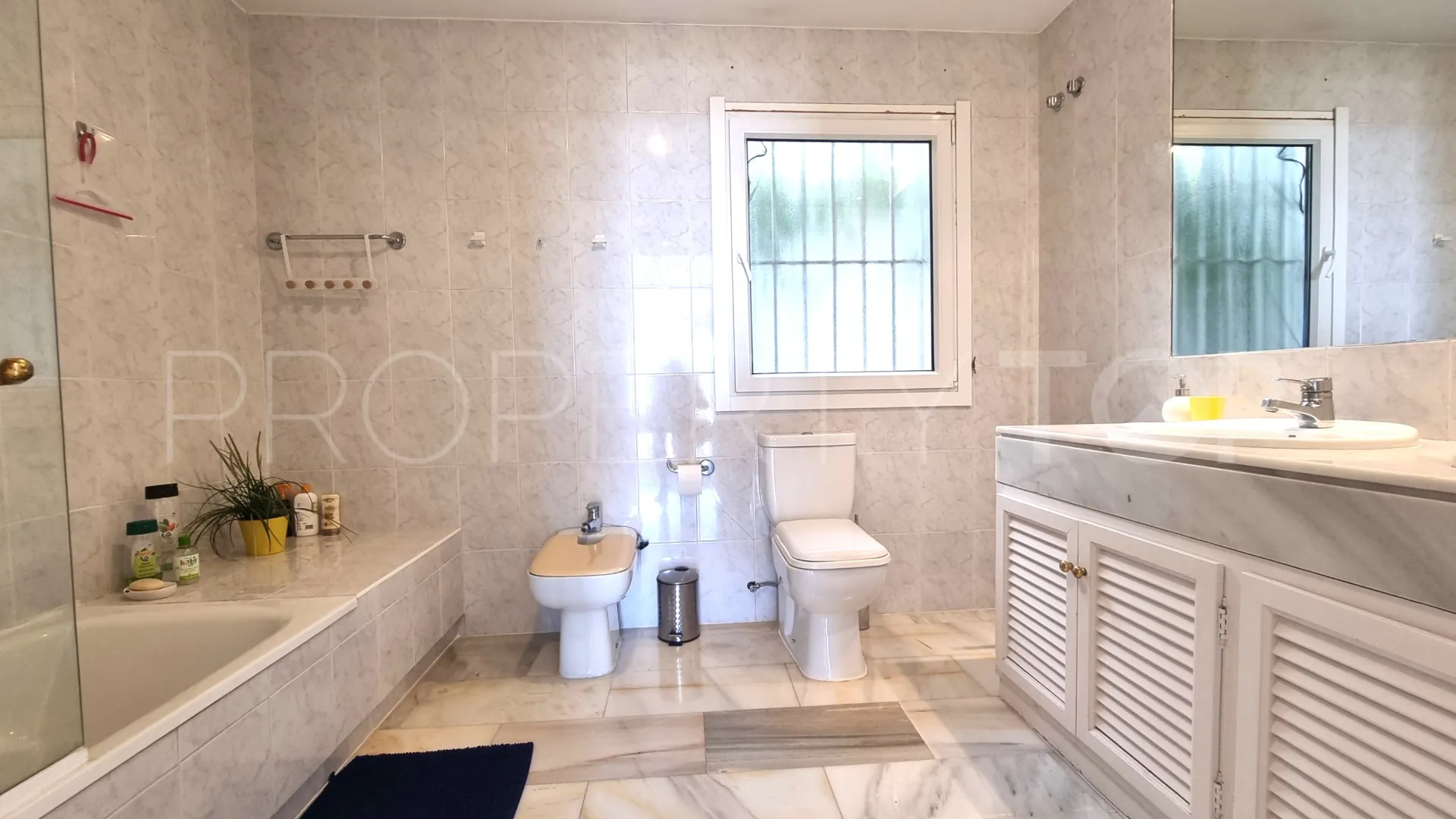 Apartamento con 3 dormitorios a la venta en La Mairena