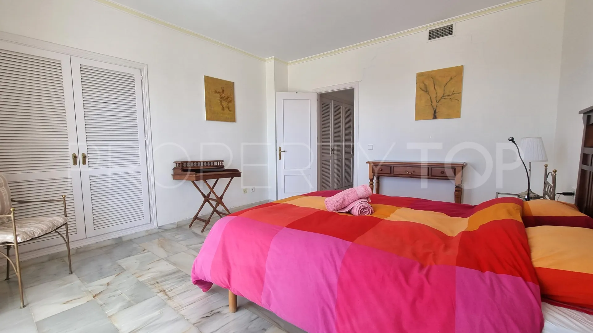 Apartamento con 3 dormitorios a la venta en La Mairena
