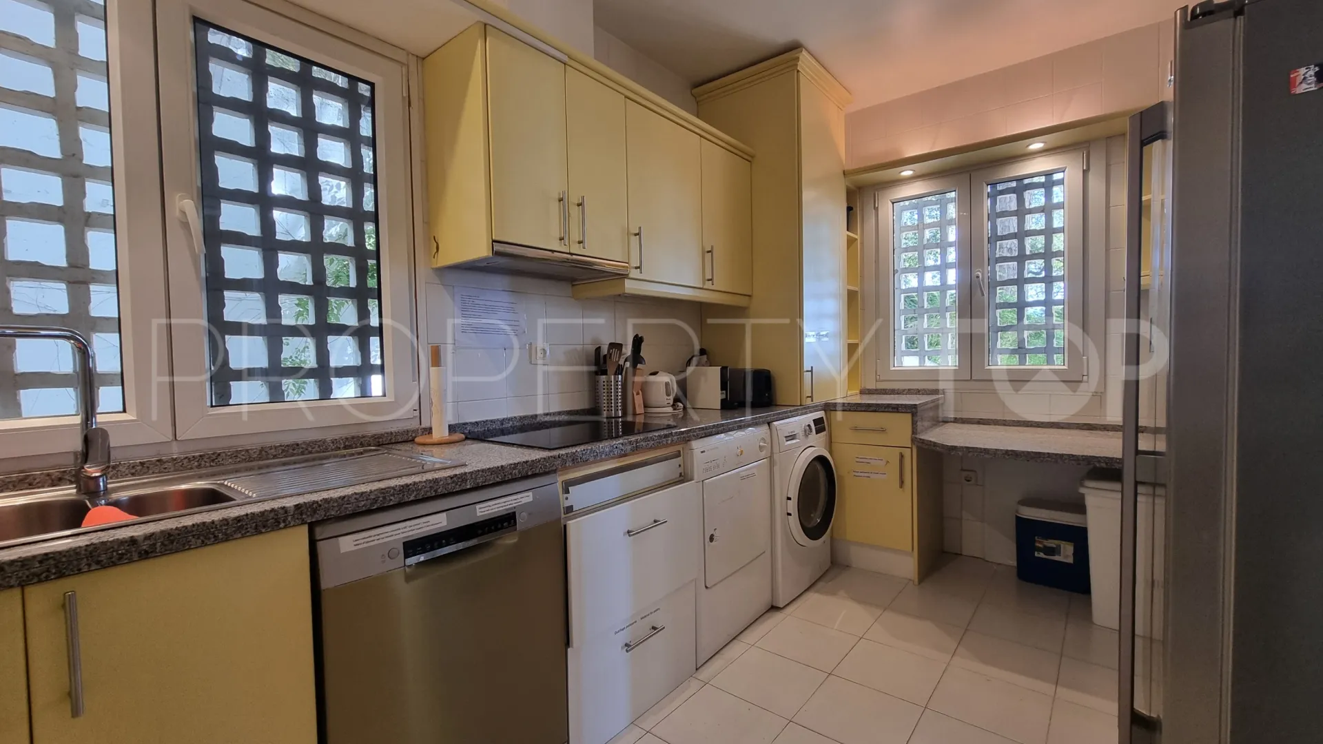 Apartamento con 3 dormitorios a la venta en La Mairena