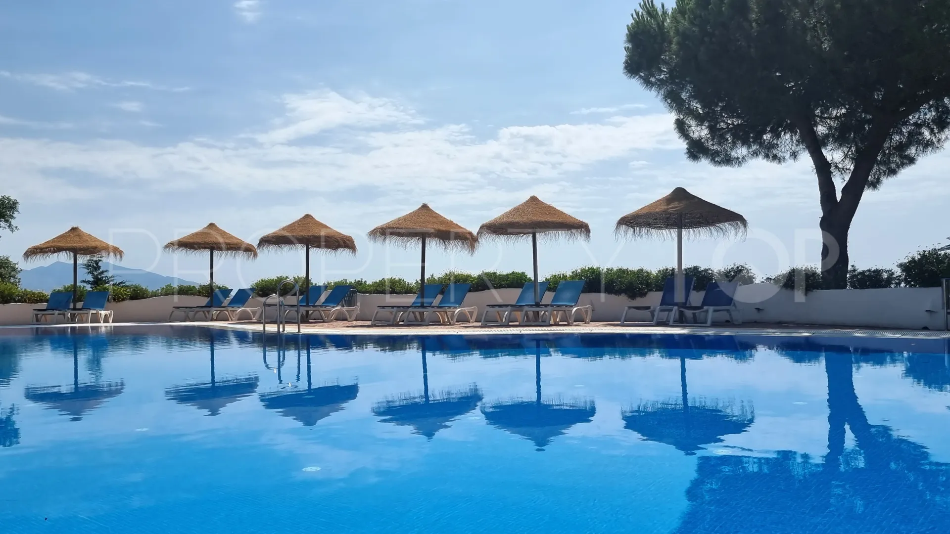Apartamento con 3 dormitorios a la venta en La Mairena