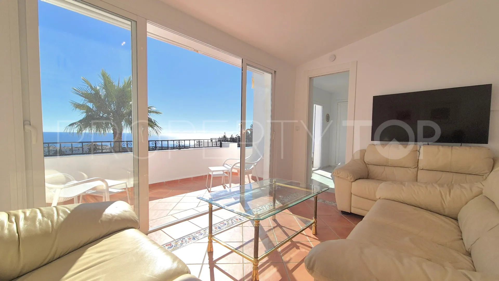 For sale duplex penthouse in Calahonda with 3 bedrooms
