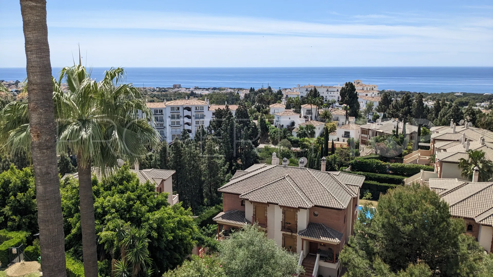 For sale duplex penthouse in Calahonda with 3 bedrooms