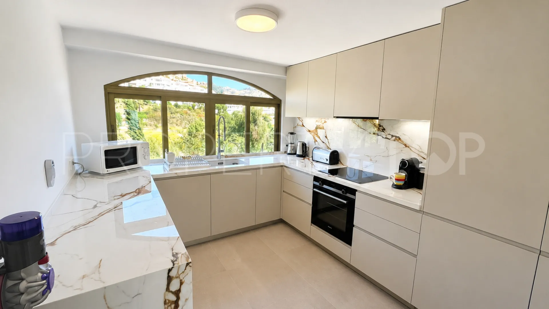 For sale duplex penthouse in Calahonda with 3 bedrooms