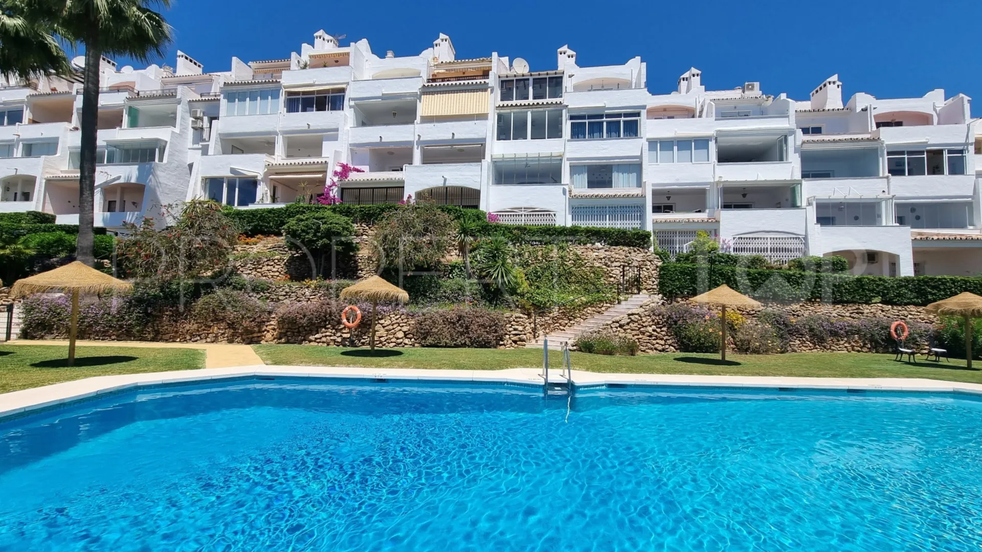 For sale duplex penthouse in Calahonda with 3 bedrooms