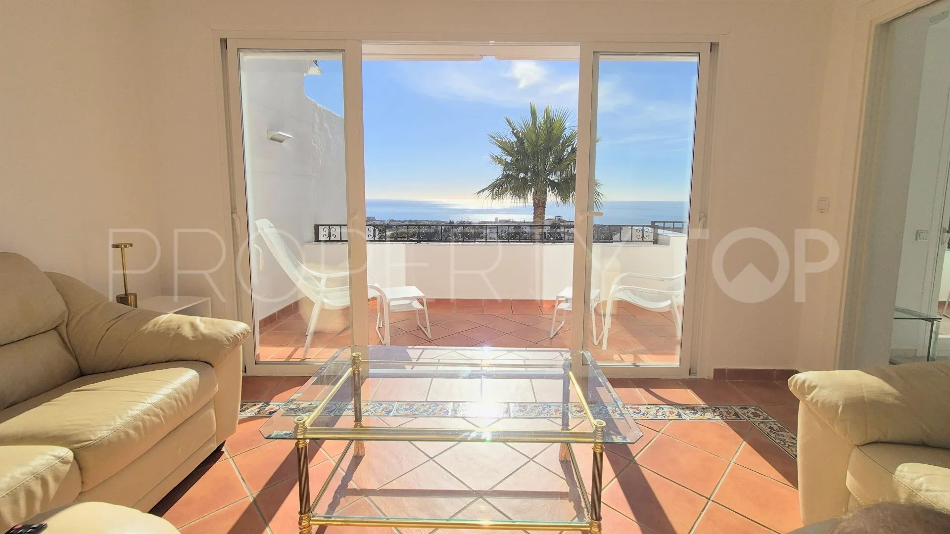 For sale duplex penthouse in Calahonda with 3 bedrooms