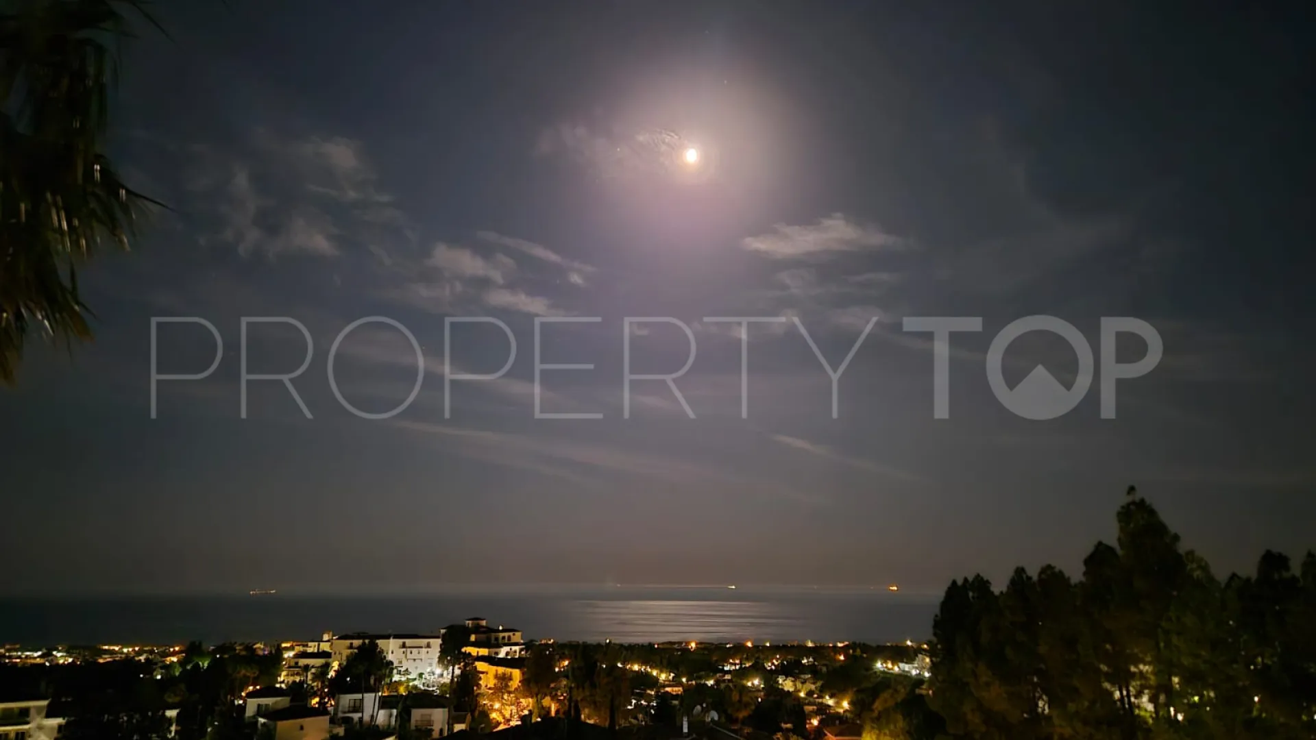 For sale duplex penthouse in Calahonda with 3 bedrooms