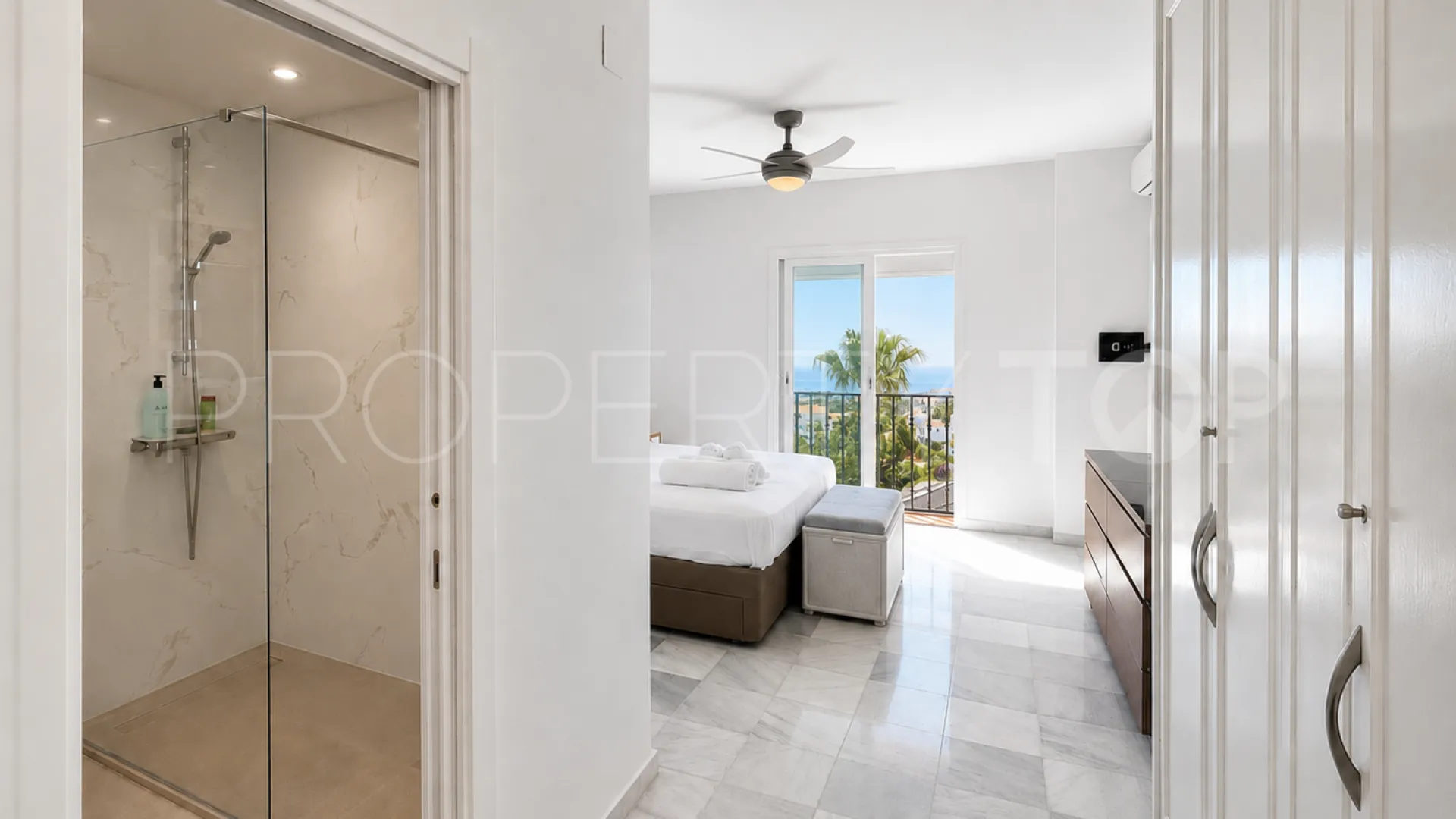 For sale duplex penthouse in Calahonda with 3 bedrooms