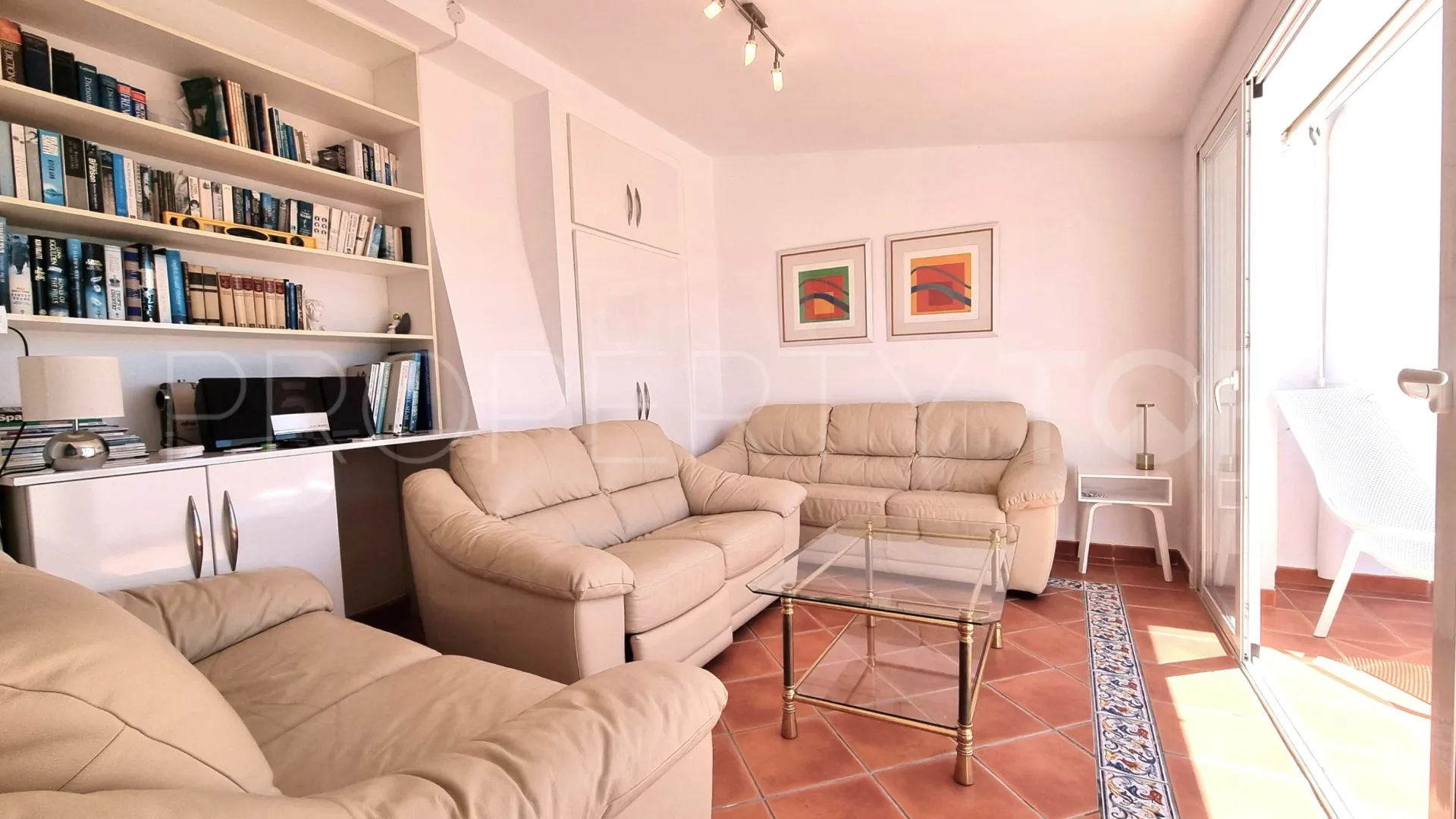 For sale duplex penthouse in Calahonda with 3 bedrooms