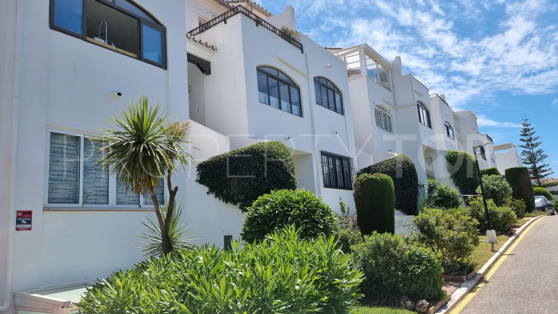 For sale duplex penthouse in Calahonda with 3 bedrooms