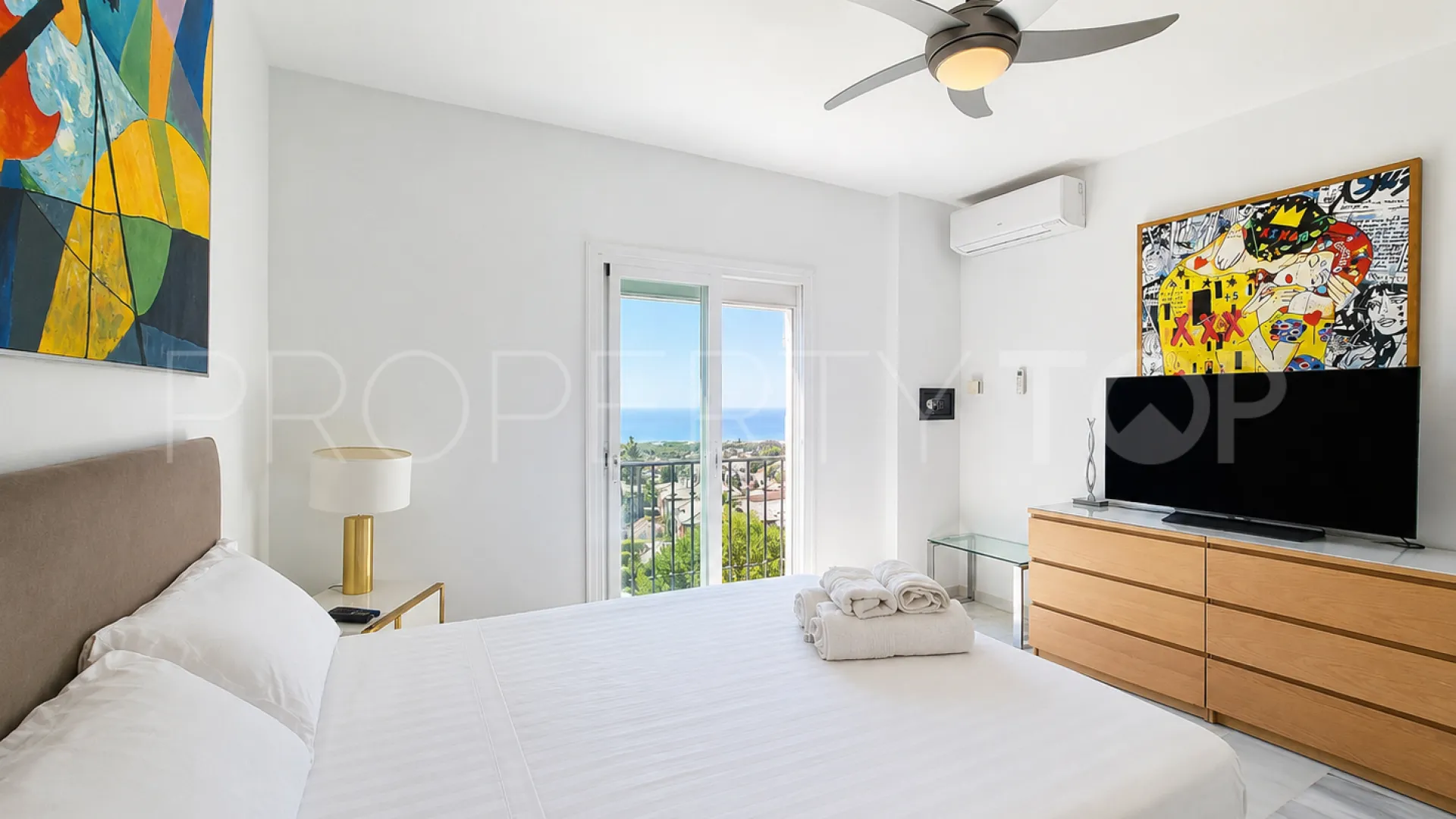 For sale duplex penthouse in Calahonda with 3 bedrooms