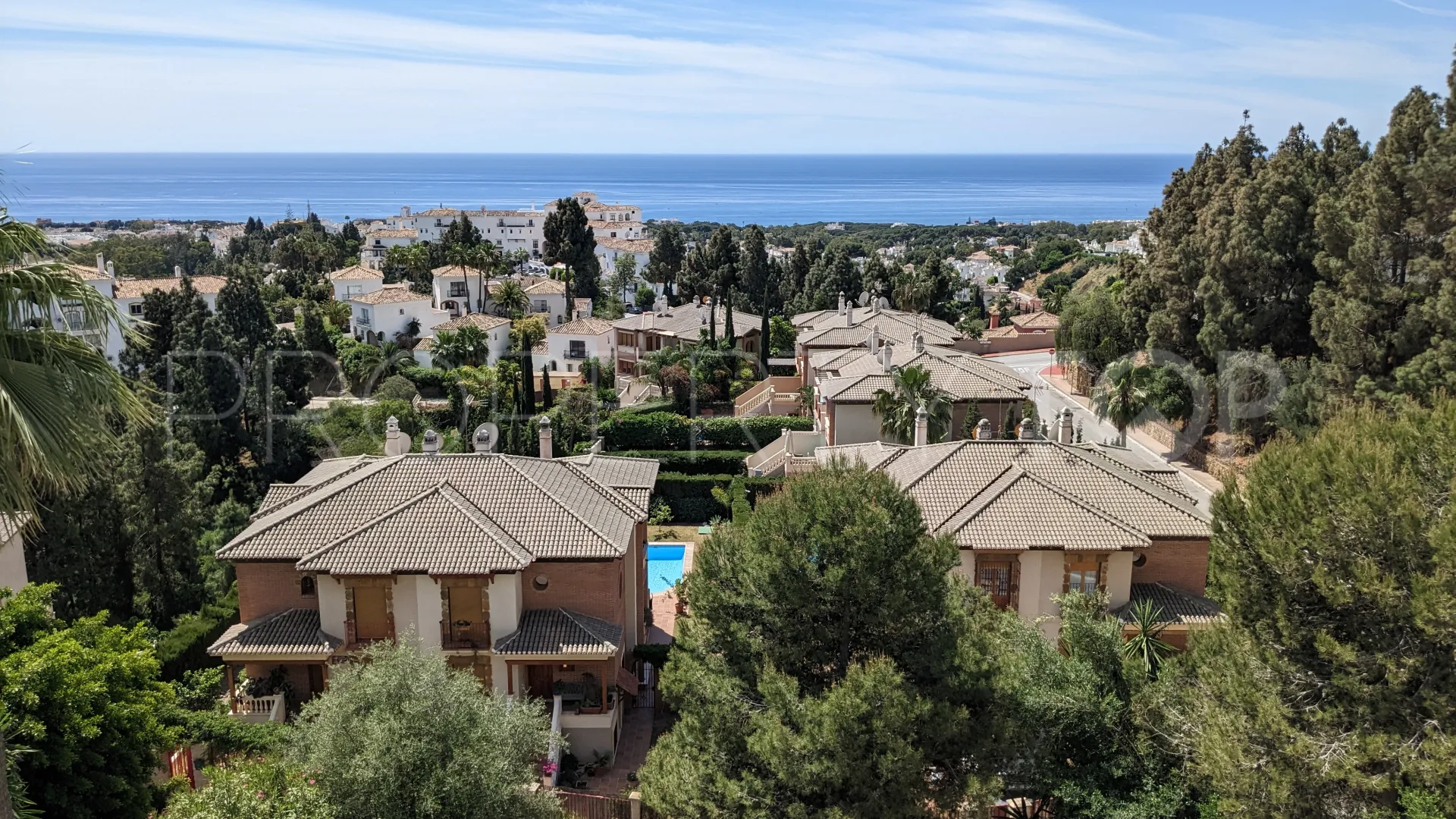 For sale duplex penthouse in Calahonda with 3 bedrooms