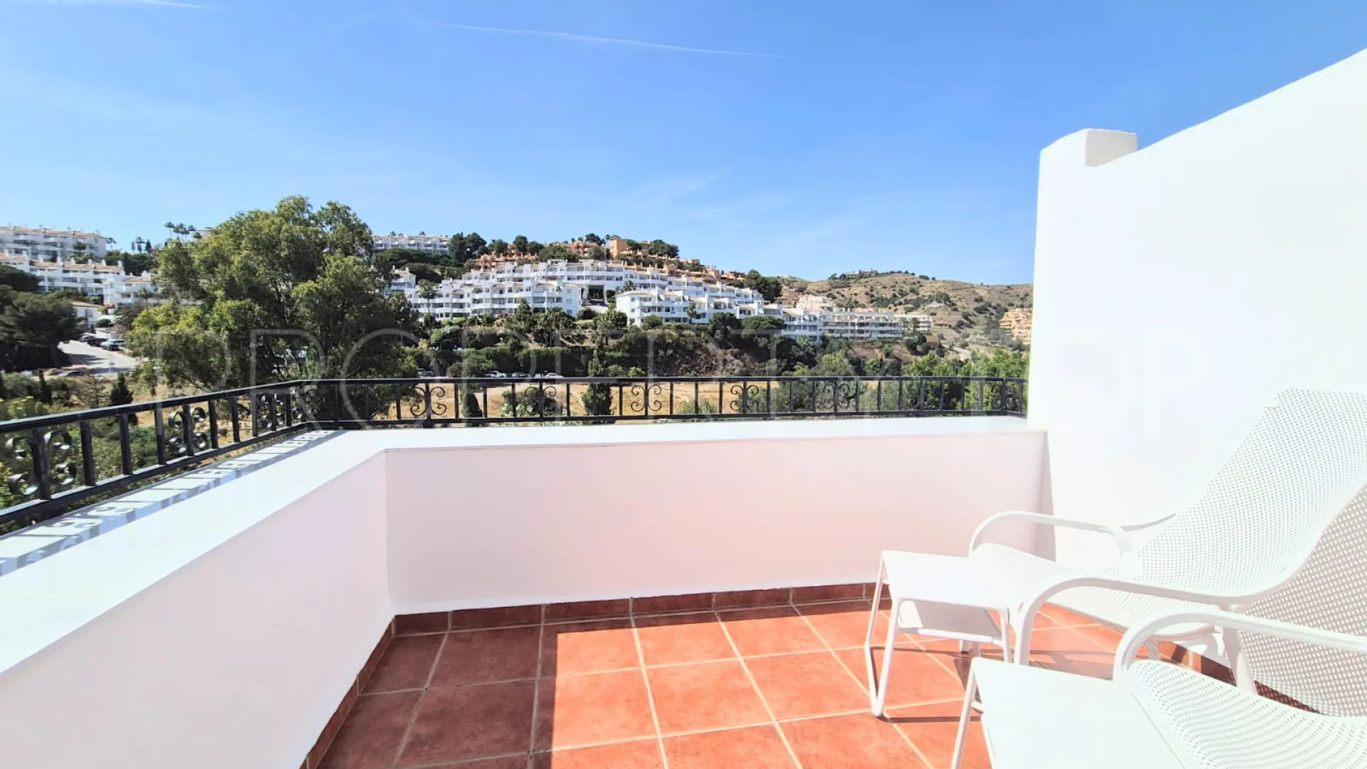 For sale duplex penthouse in Calahonda with 3 bedrooms