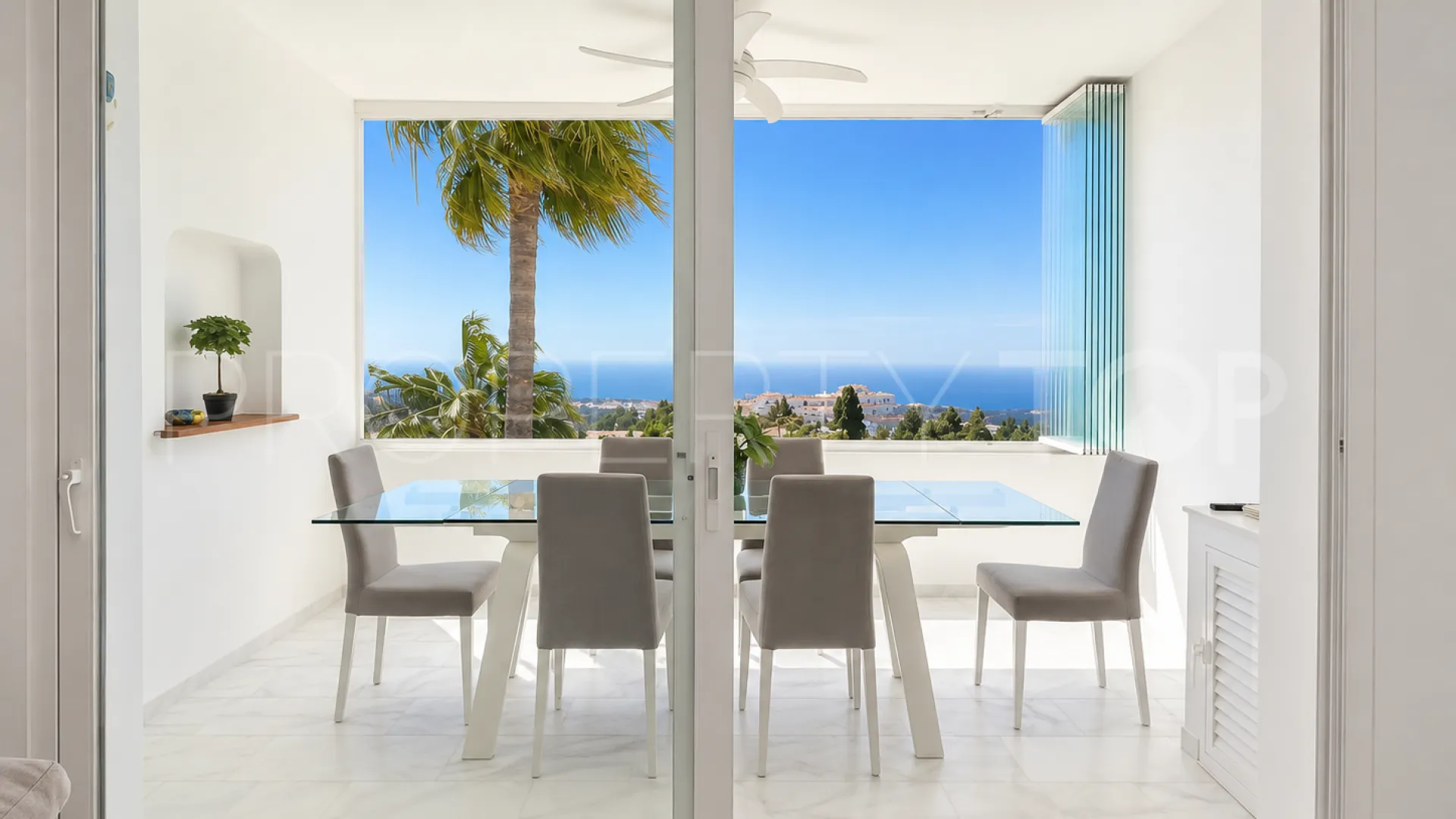 For sale duplex penthouse in Calahonda with 3 bedrooms