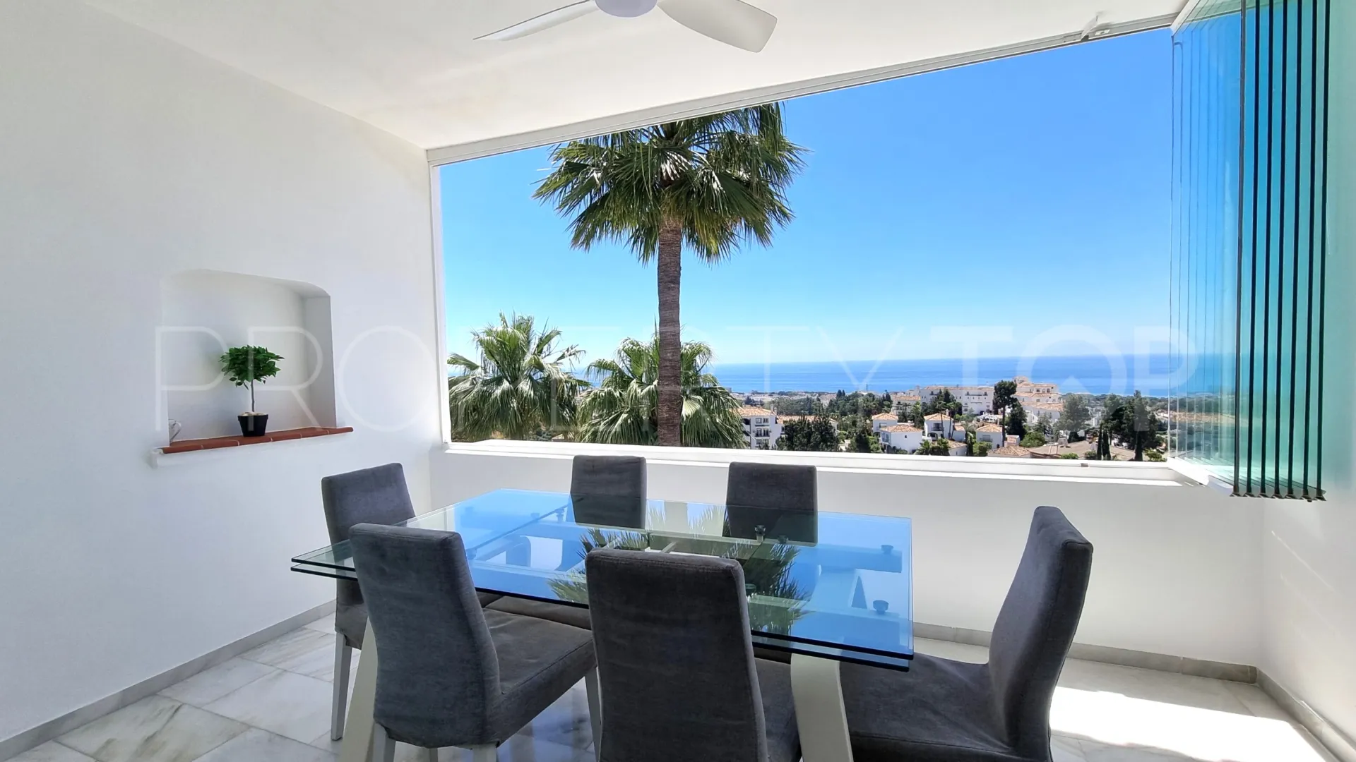 For sale duplex penthouse in Calahonda with 3 bedrooms
