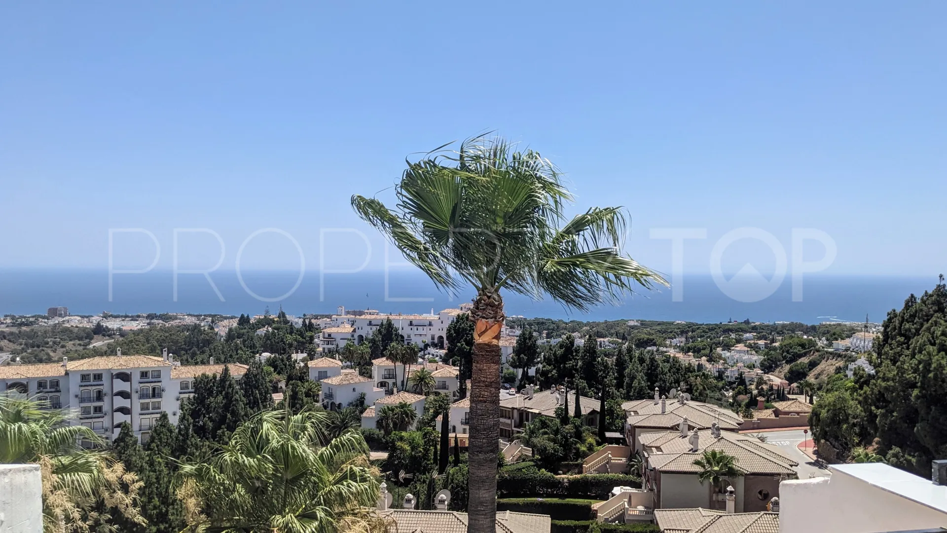 For sale duplex penthouse in Calahonda with 3 bedrooms