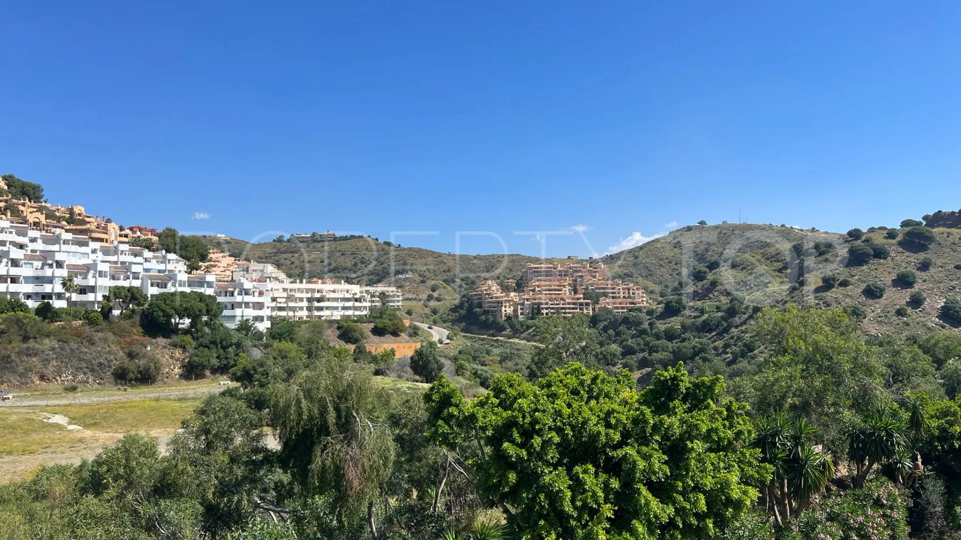 For sale duplex penthouse in Calahonda with 3 bedrooms