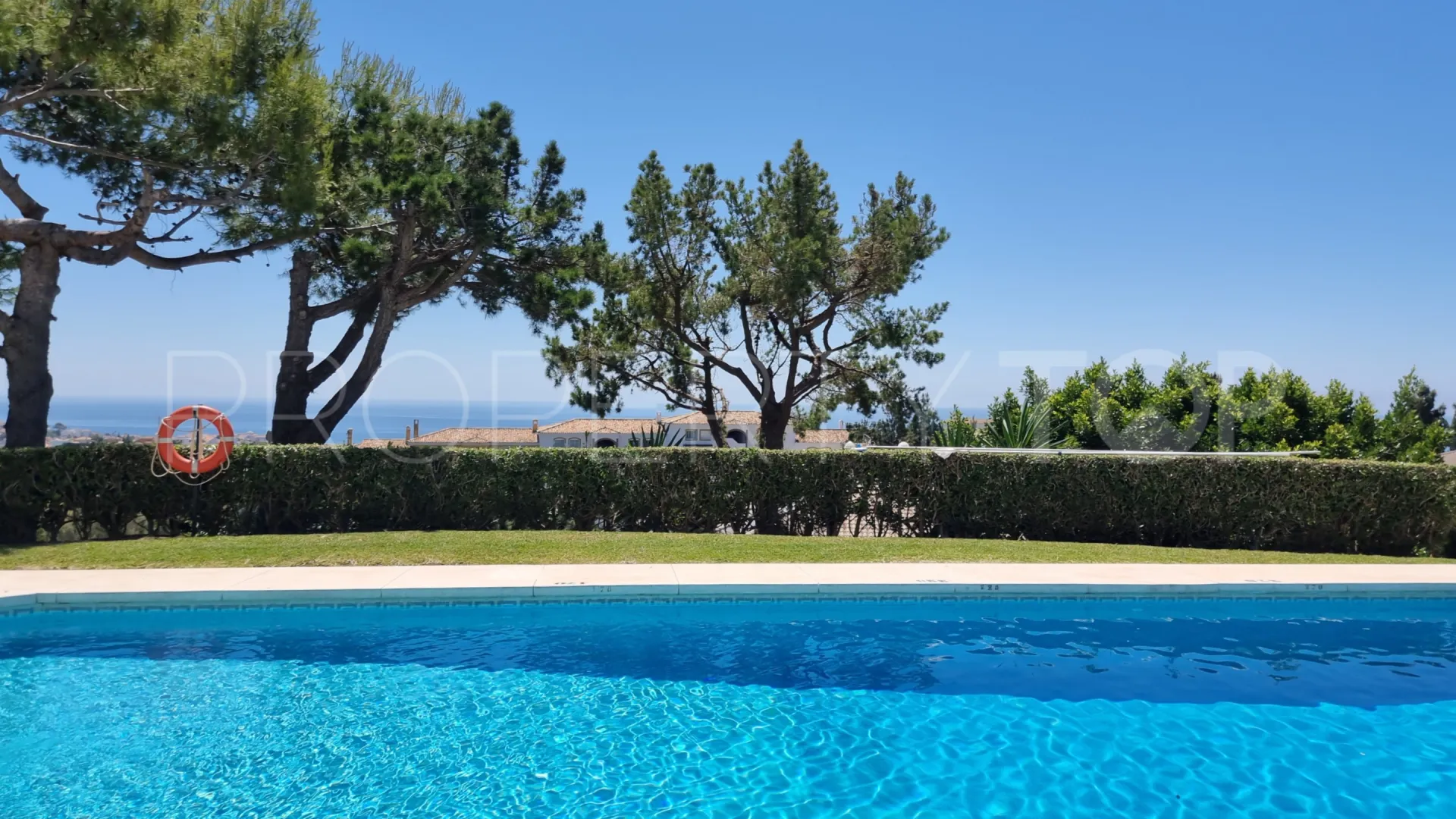 For sale duplex penthouse in Calahonda with 3 bedrooms