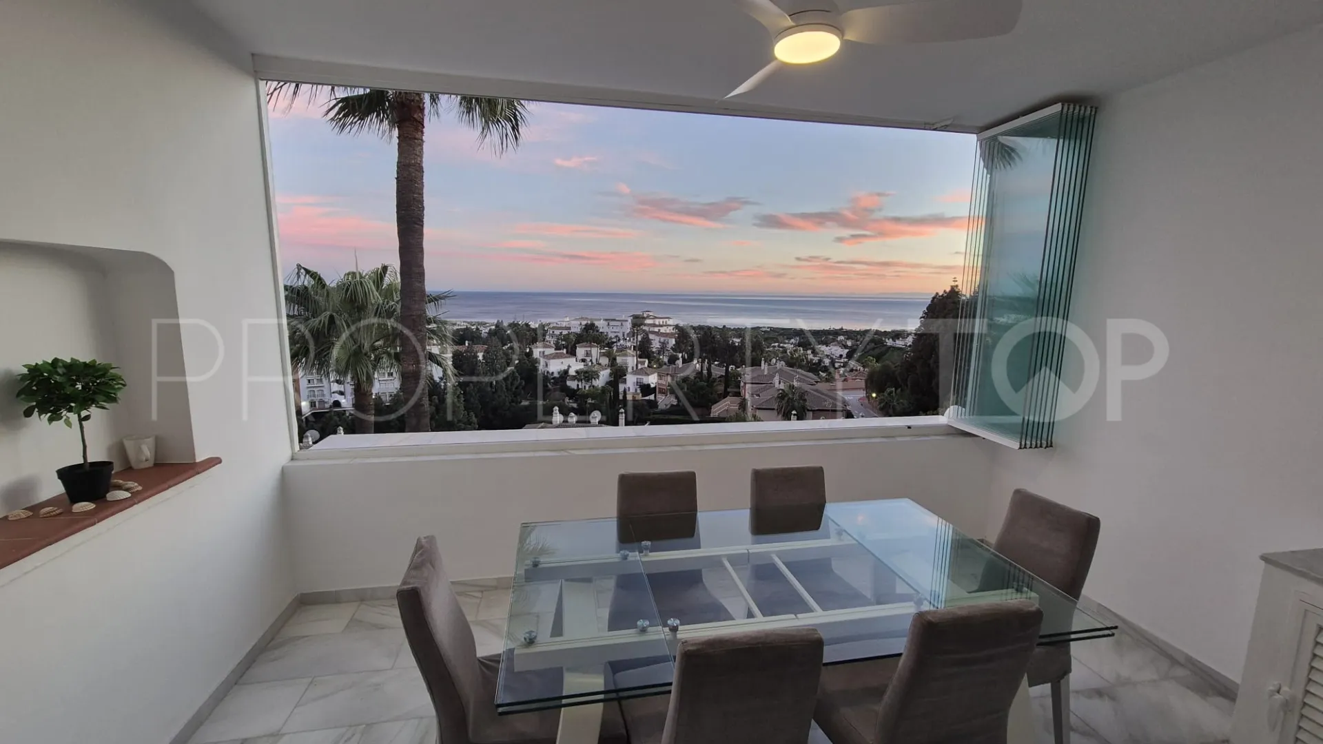 For sale duplex penthouse in Calahonda with 3 bedrooms