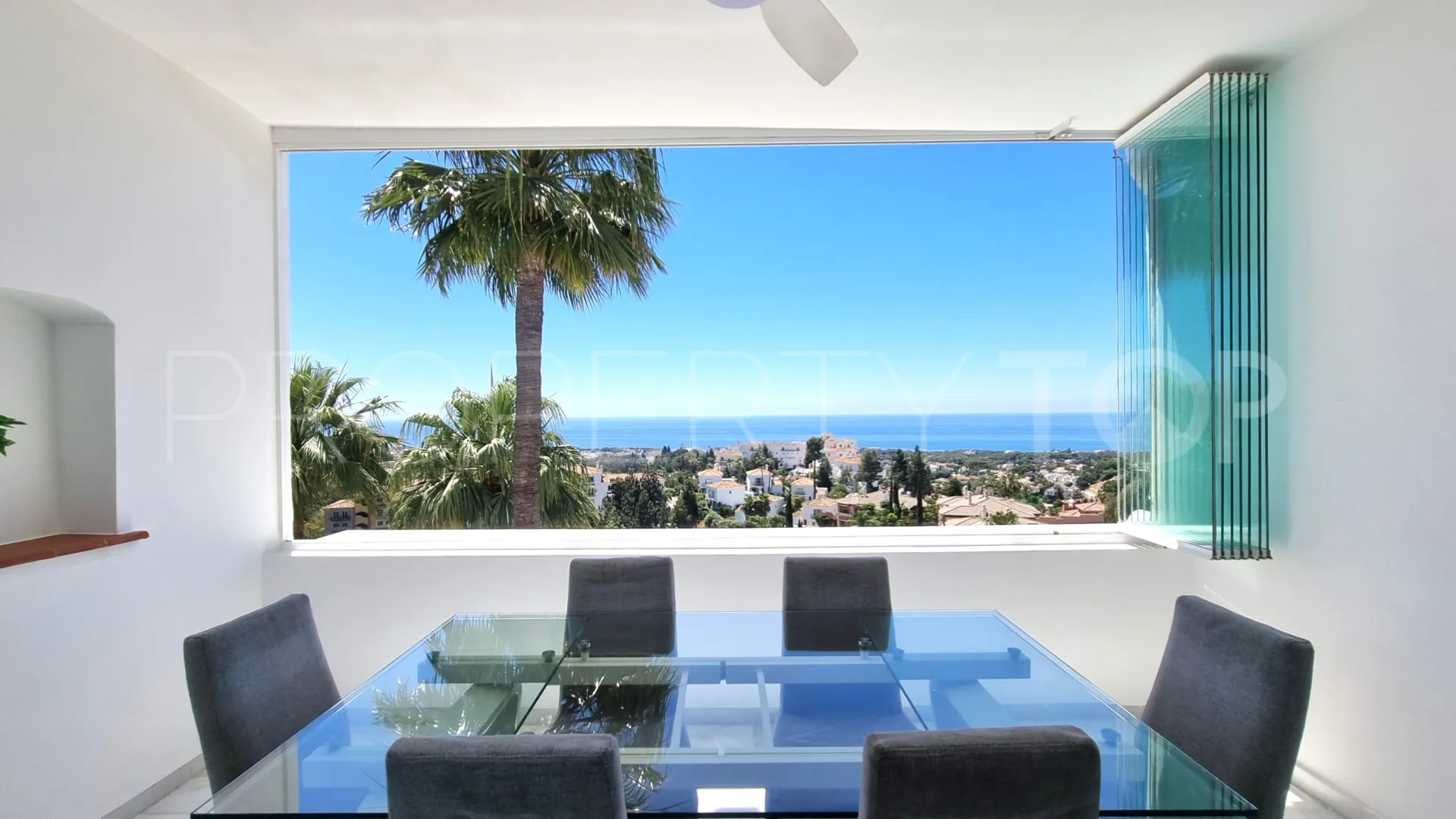 For sale duplex penthouse in Calahonda with 3 bedrooms