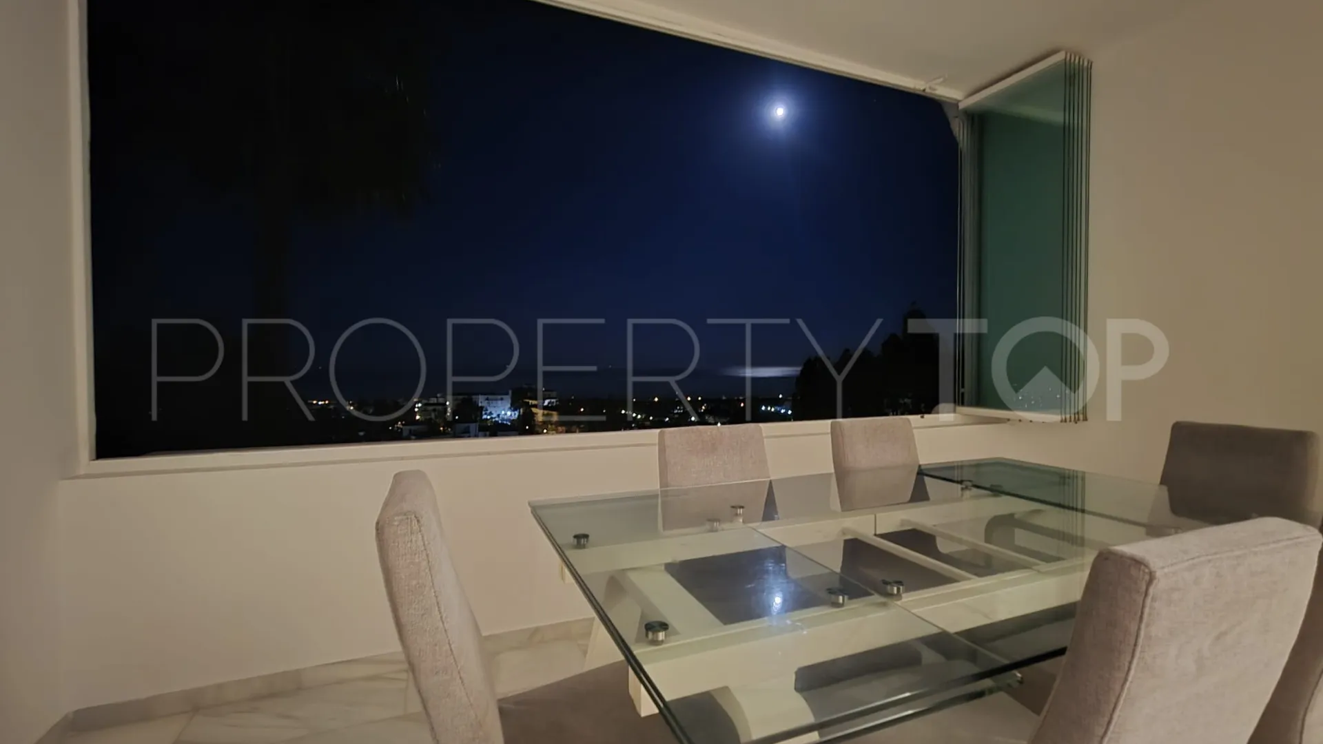 For sale duplex penthouse in Calahonda with 3 bedrooms