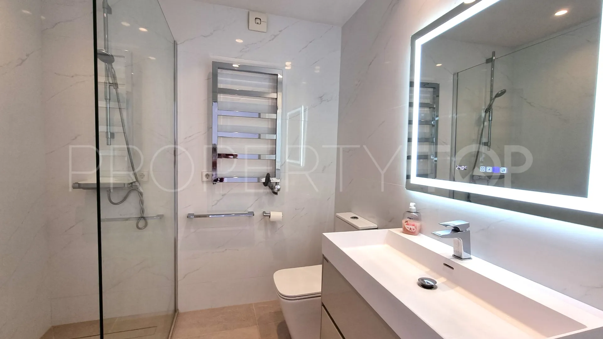 For sale duplex penthouse in Calahonda with 3 bedrooms