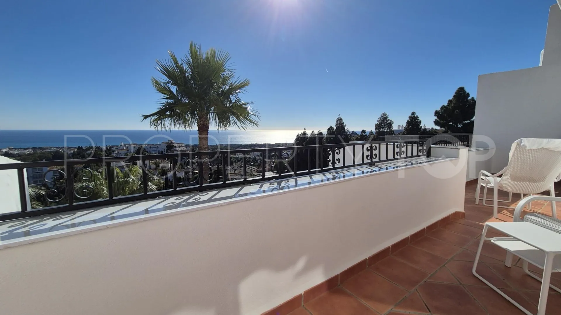 For sale duplex penthouse in Calahonda with 3 bedrooms