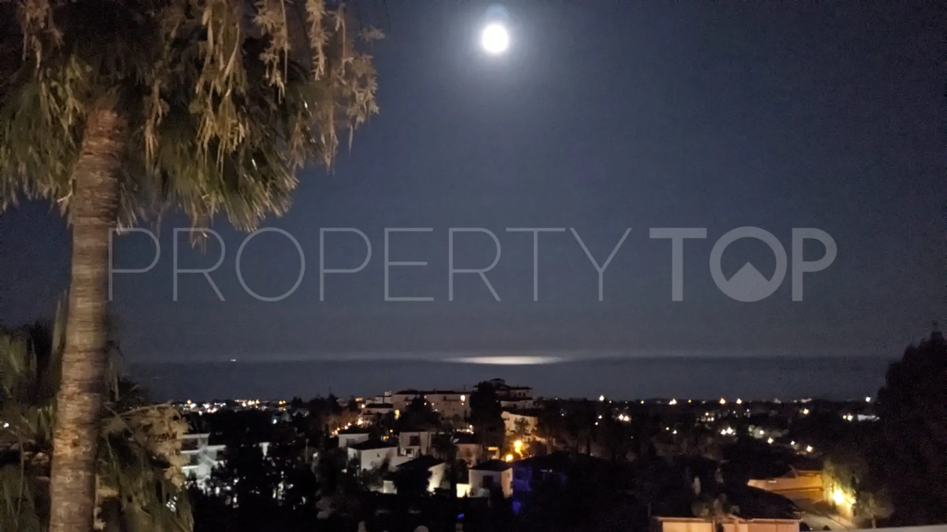 For sale duplex penthouse in Calahonda with 3 bedrooms
