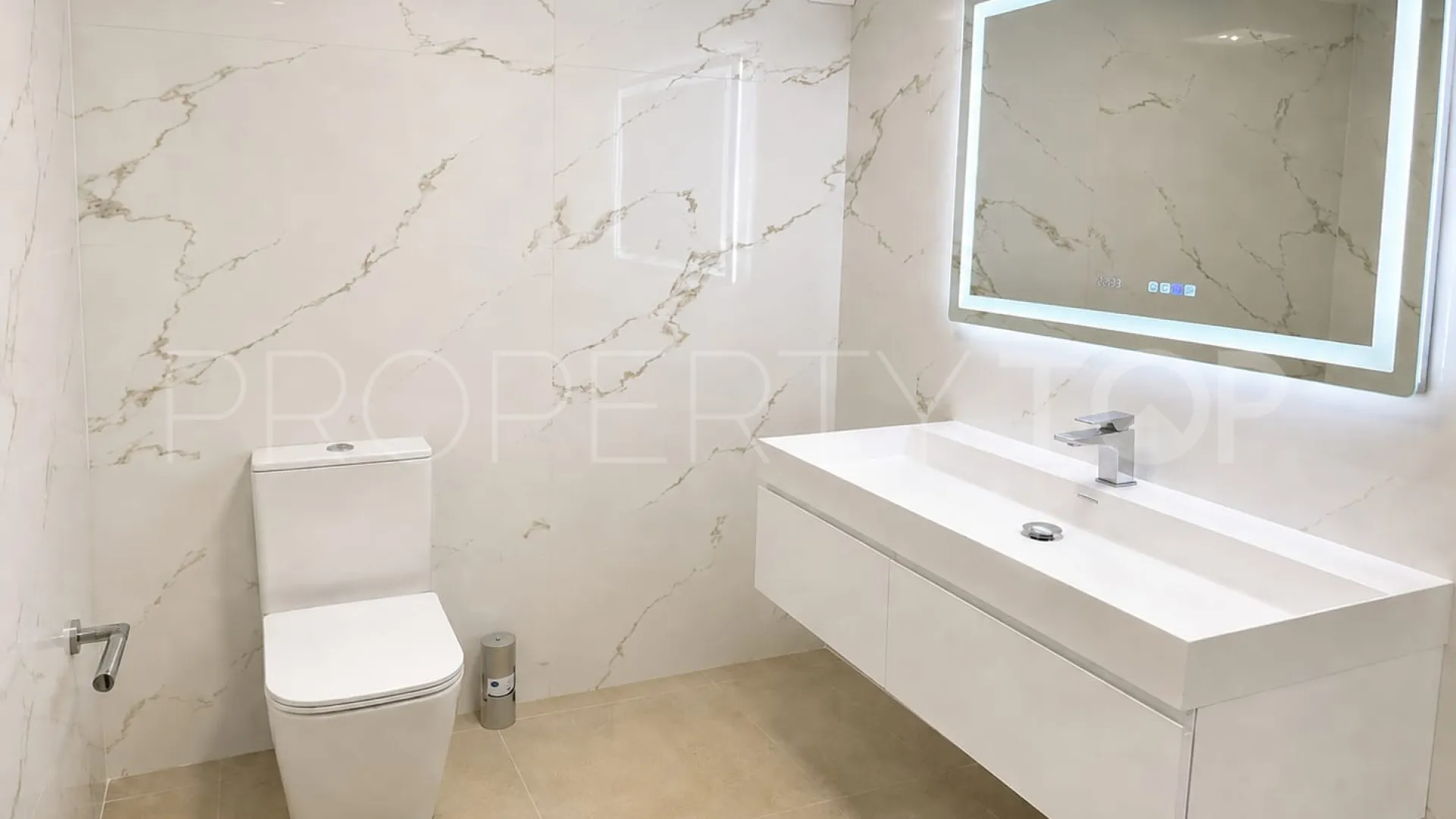 For sale duplex penthouse in Calahonda with 3 bedrooms