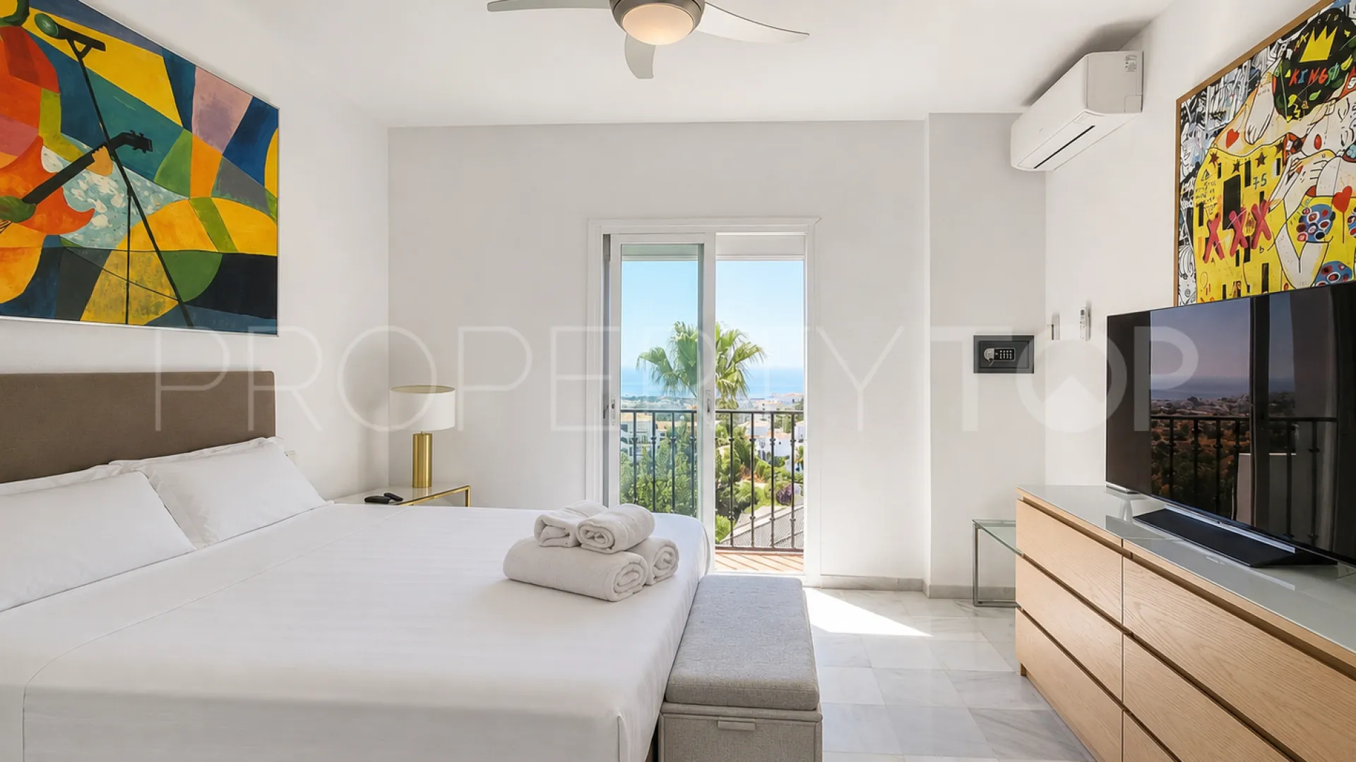 For sale duplex penthouse in Calahonda with 3 bedrooms