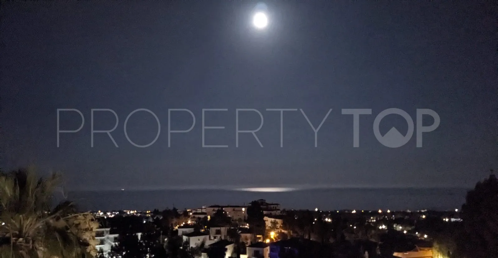 For sale duplex penthouse in Calahonda with 3 bedrooms