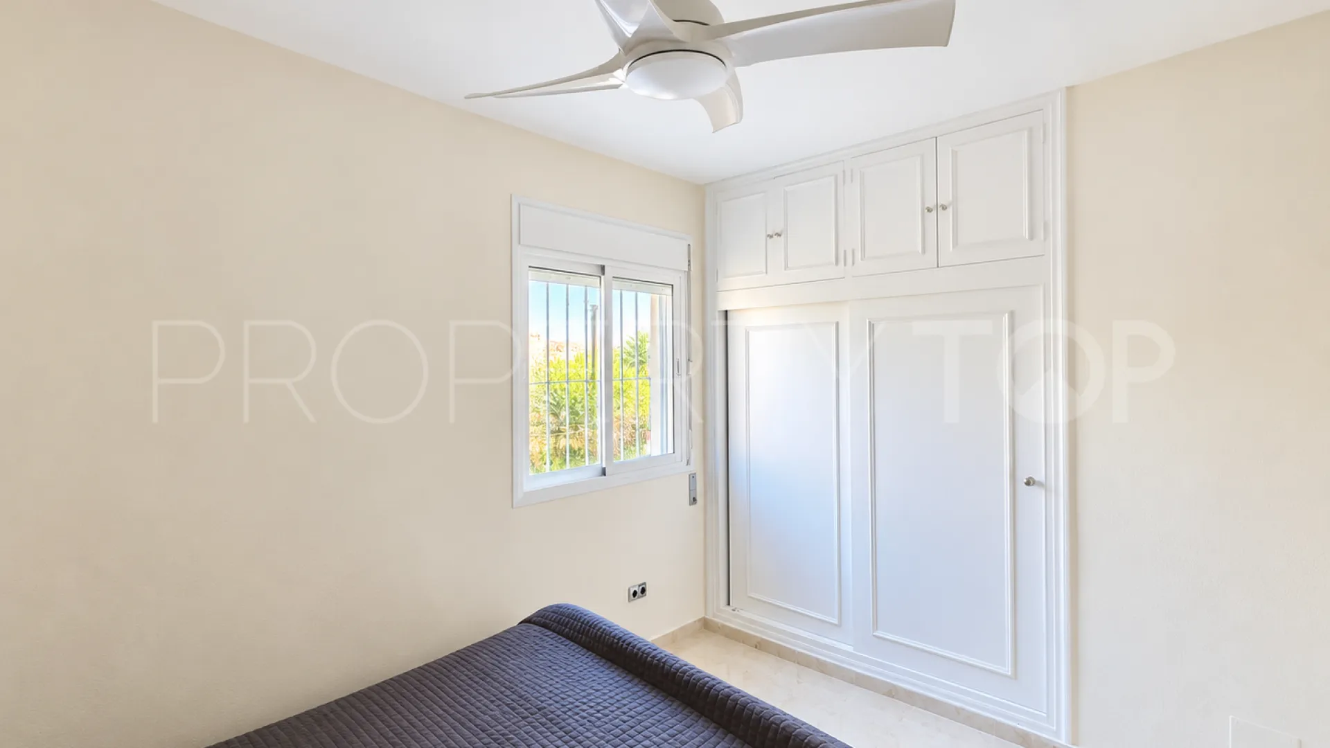 Buy semi detached house in Puerto La Duquesa