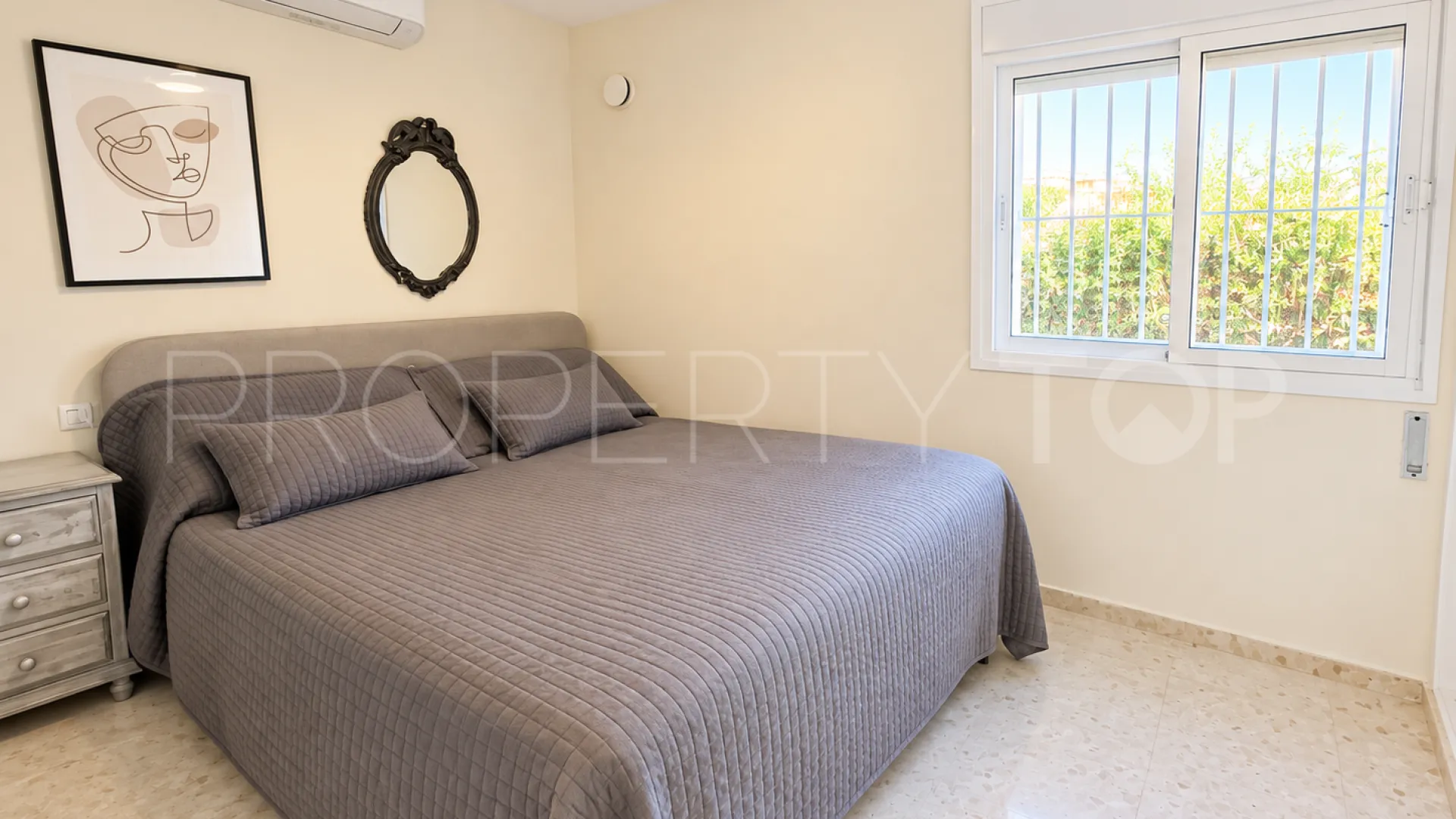 Buy semi detached house in Puerto La Duquesa