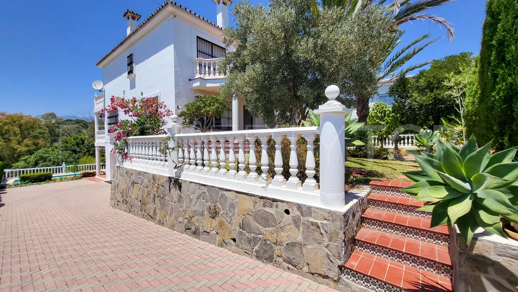 Comprar villa en Elviria