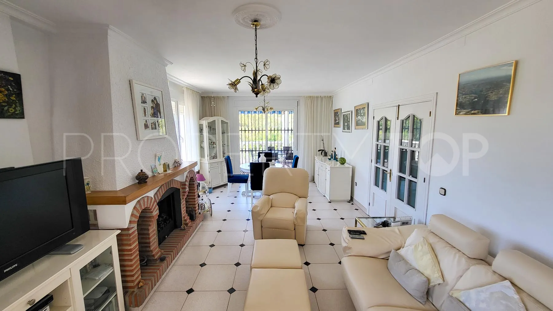 Comprar villa en Elviria