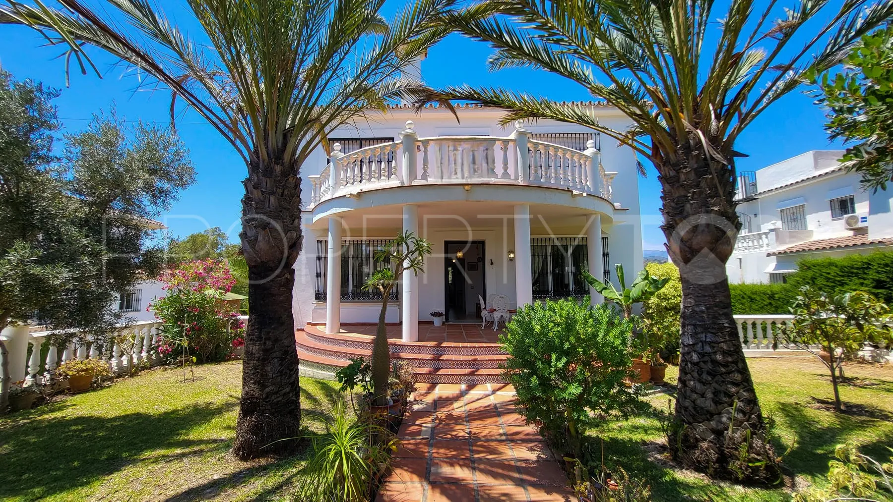 Comprar villa en Elviria