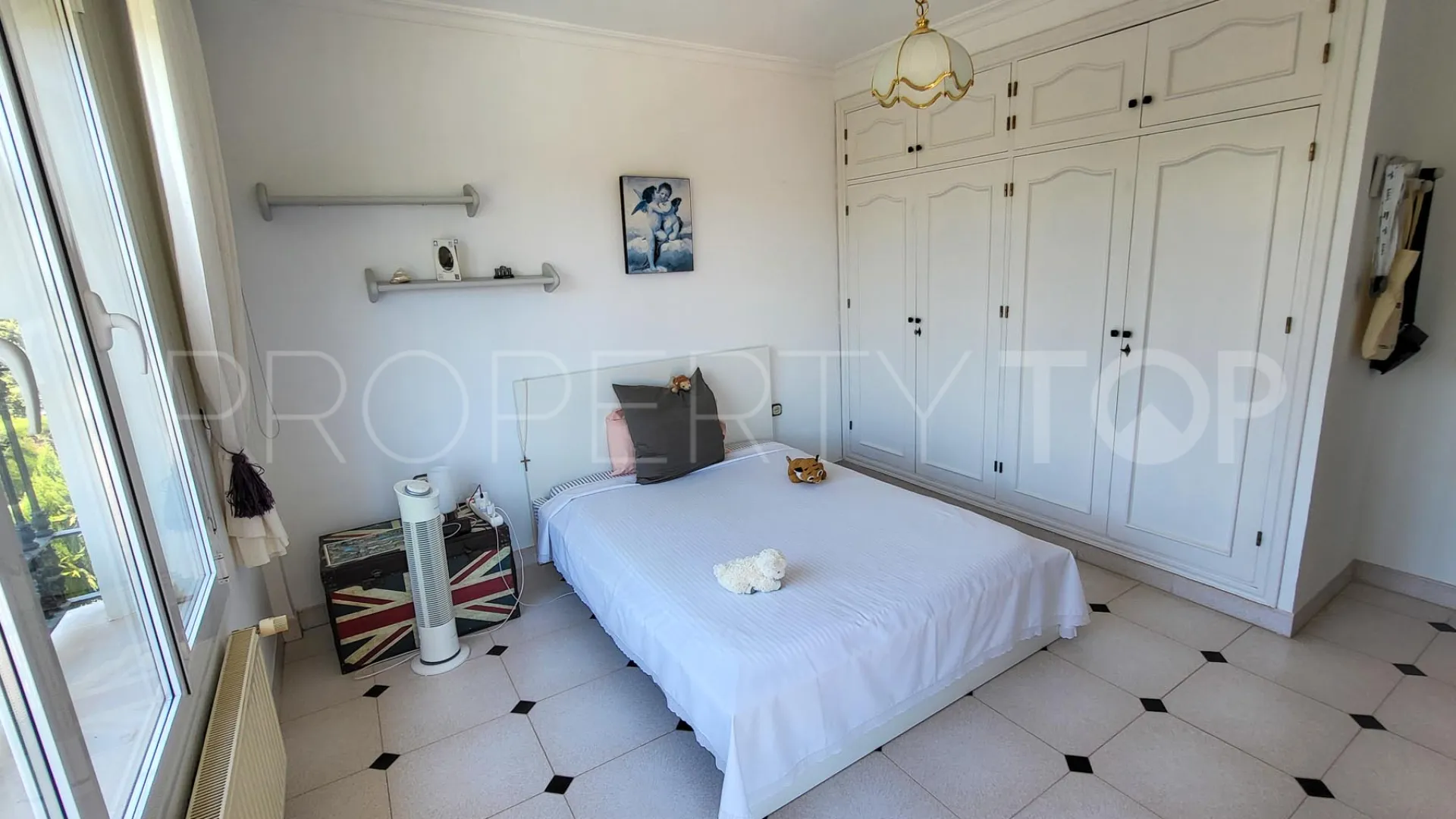 Comprar villa en Elviria