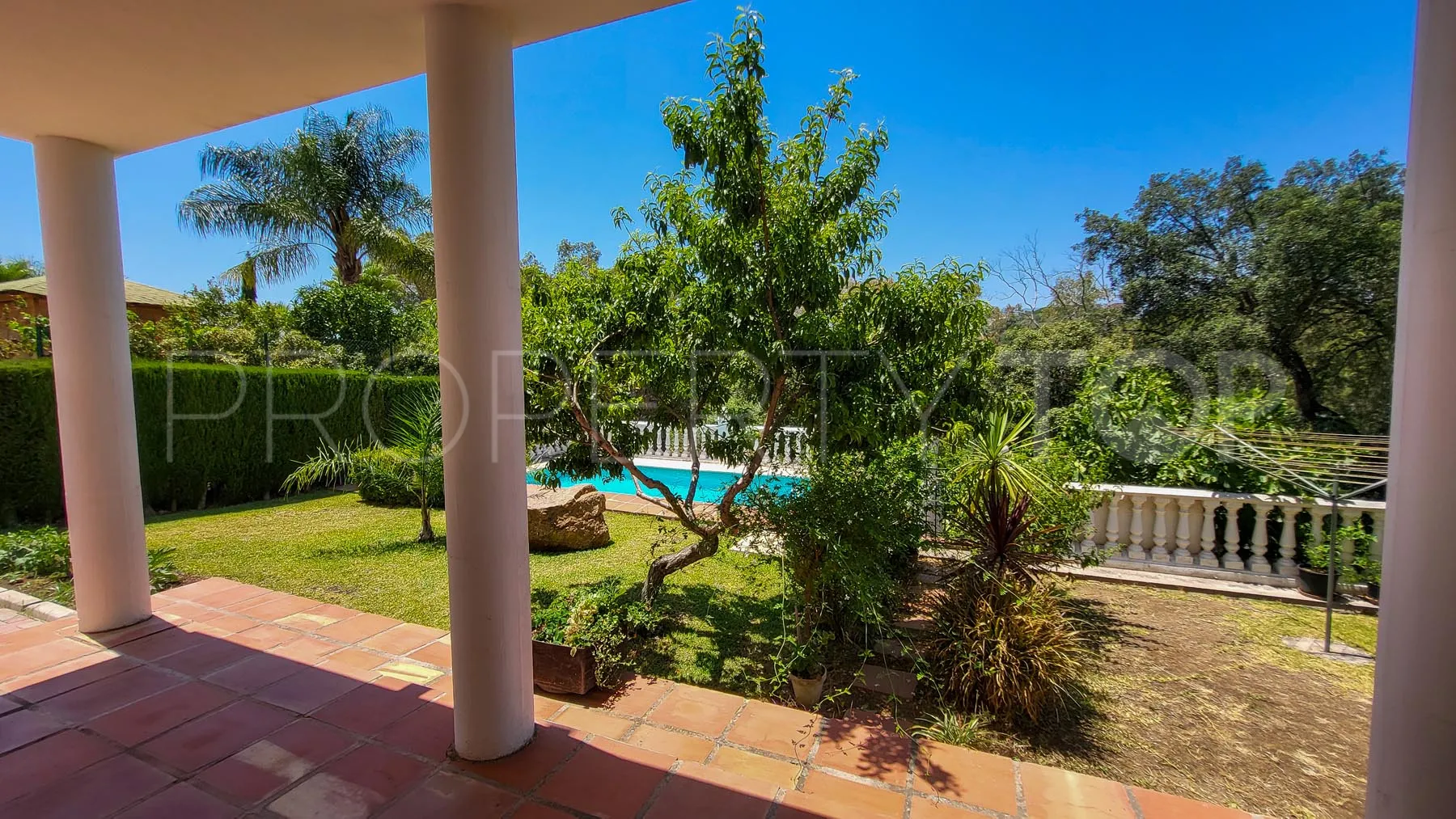 Comprar villa en Elviria