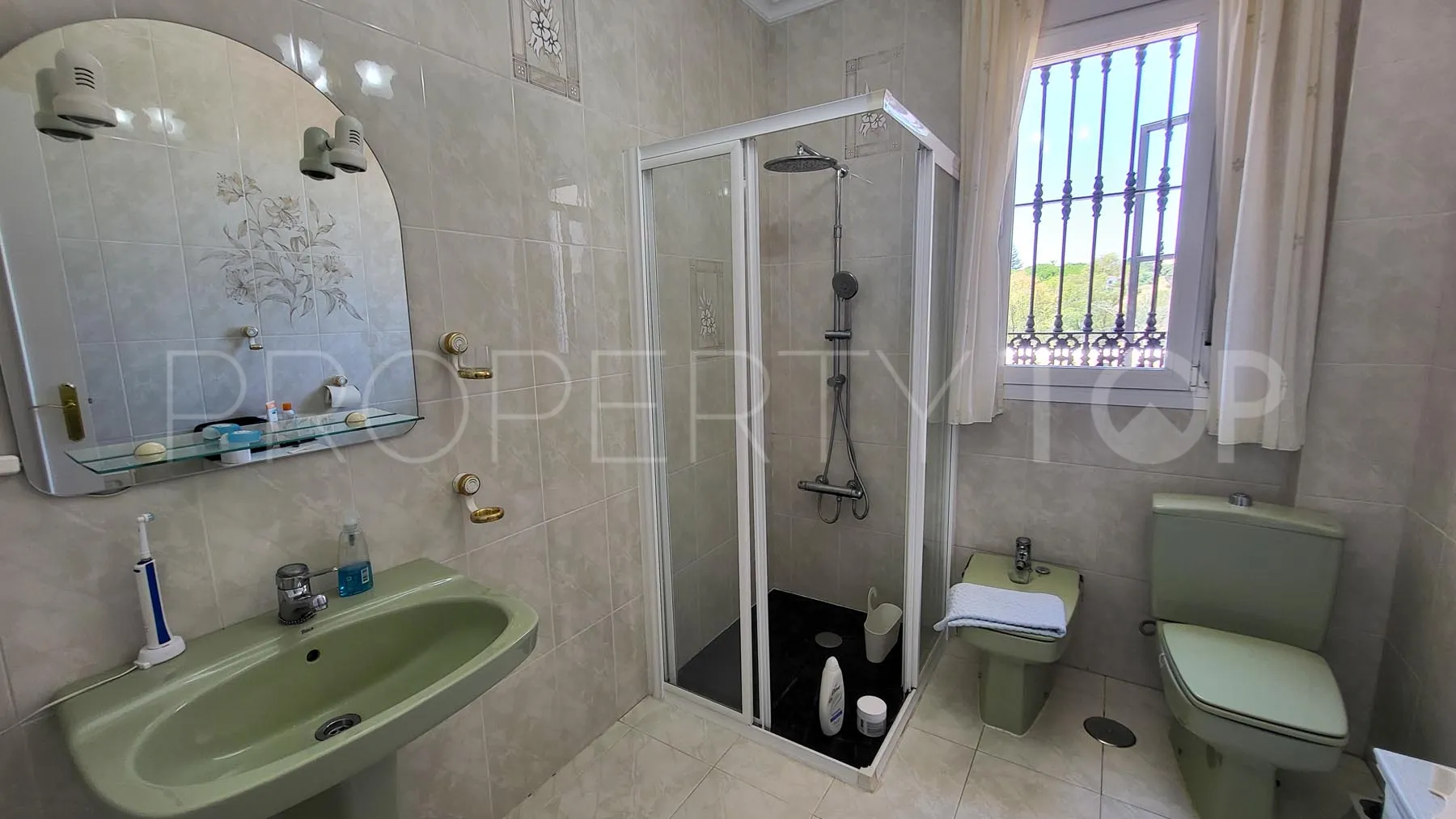 Comprar villa en Elviria