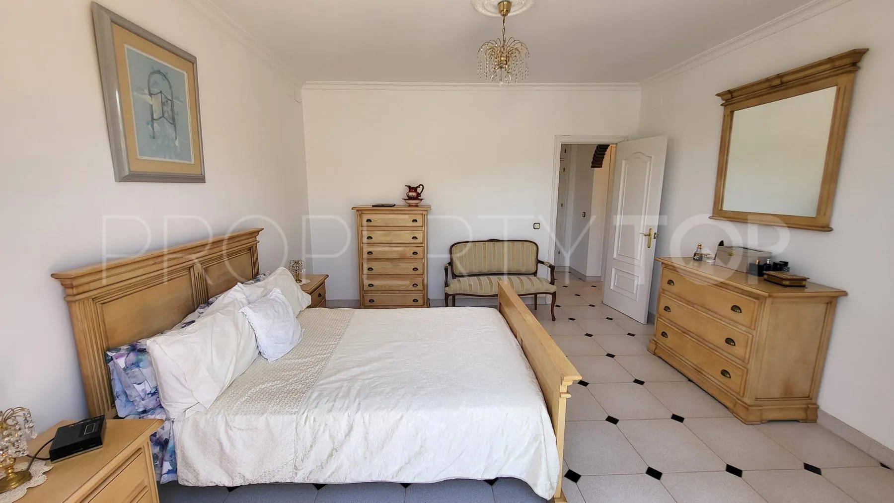 Comprar villa en Elviria
