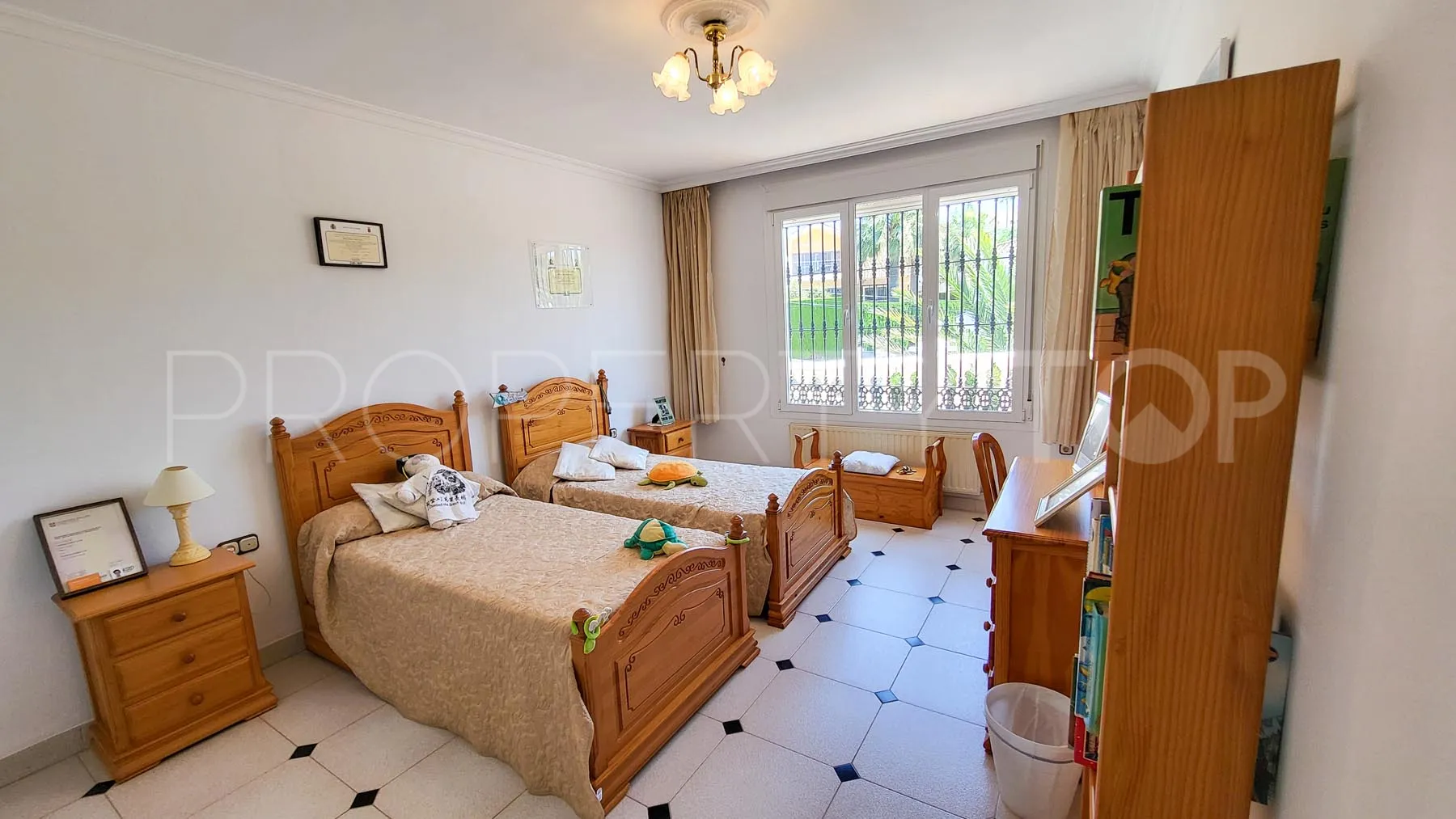 Comprar villa en Elviria