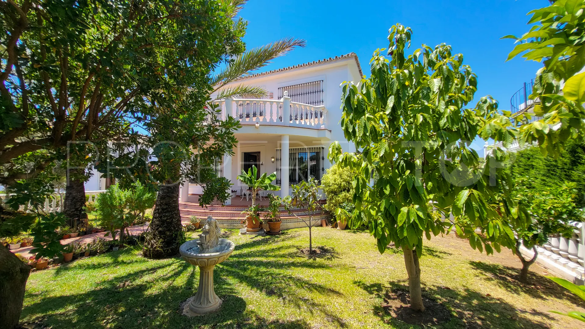 Comprar villa en Elviria
