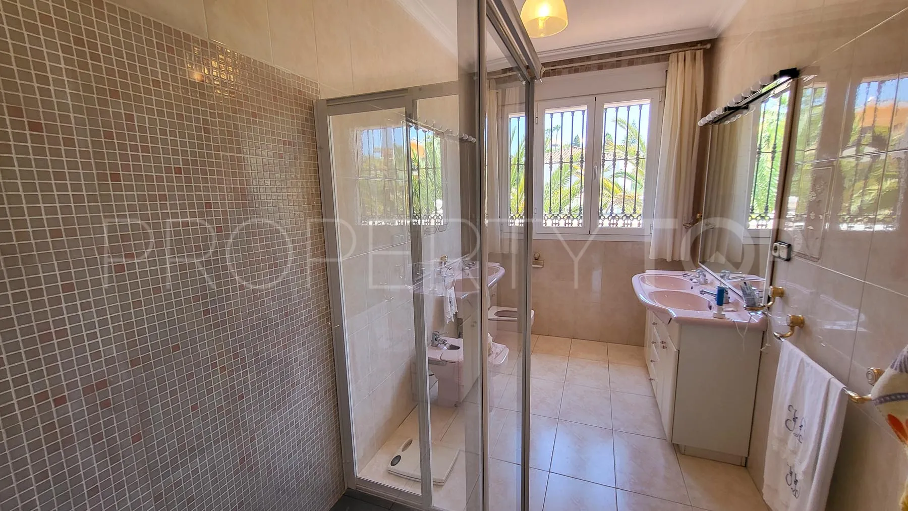 Comprar villa en Elviria