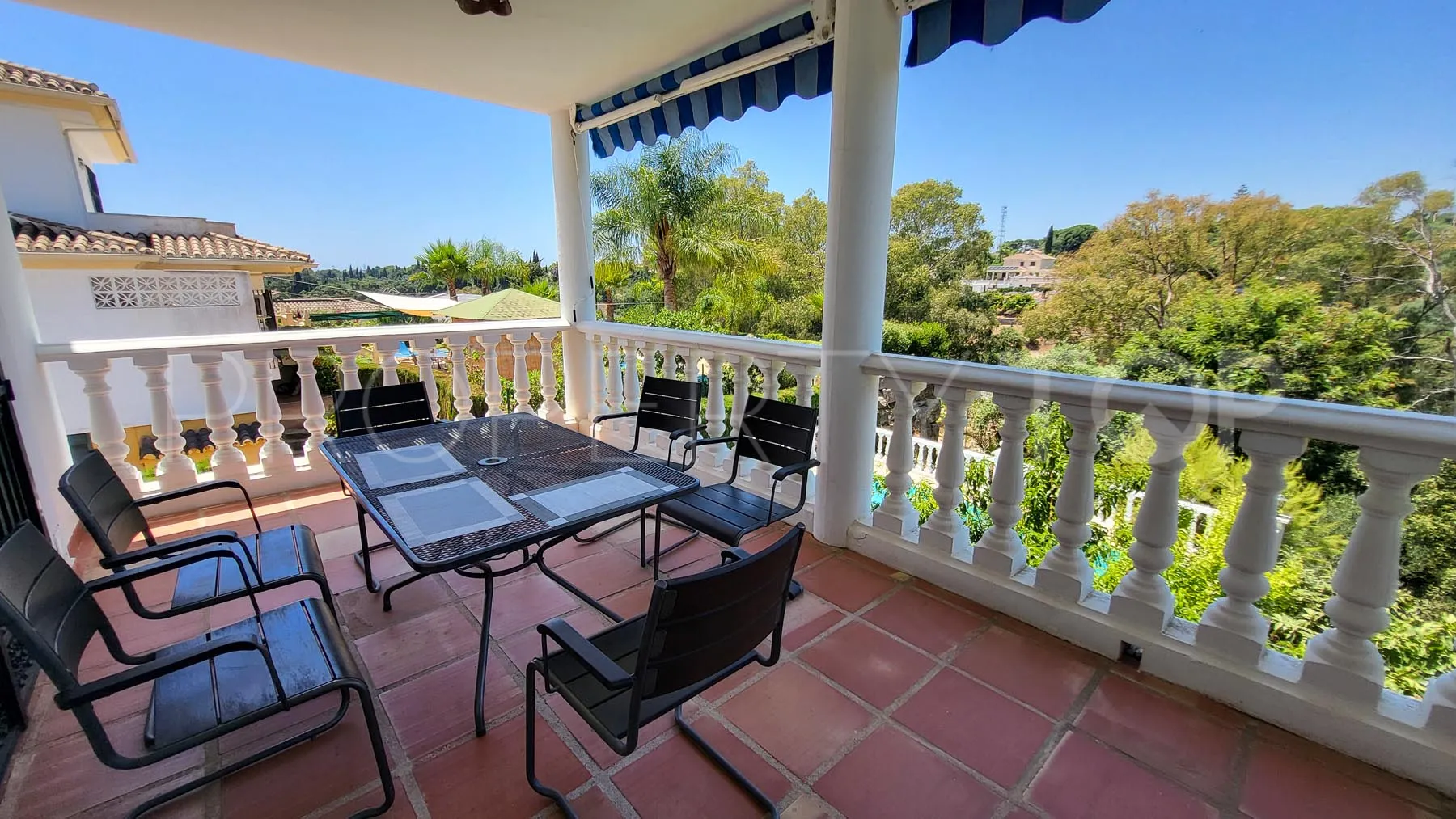 Comprar villa en Elviria