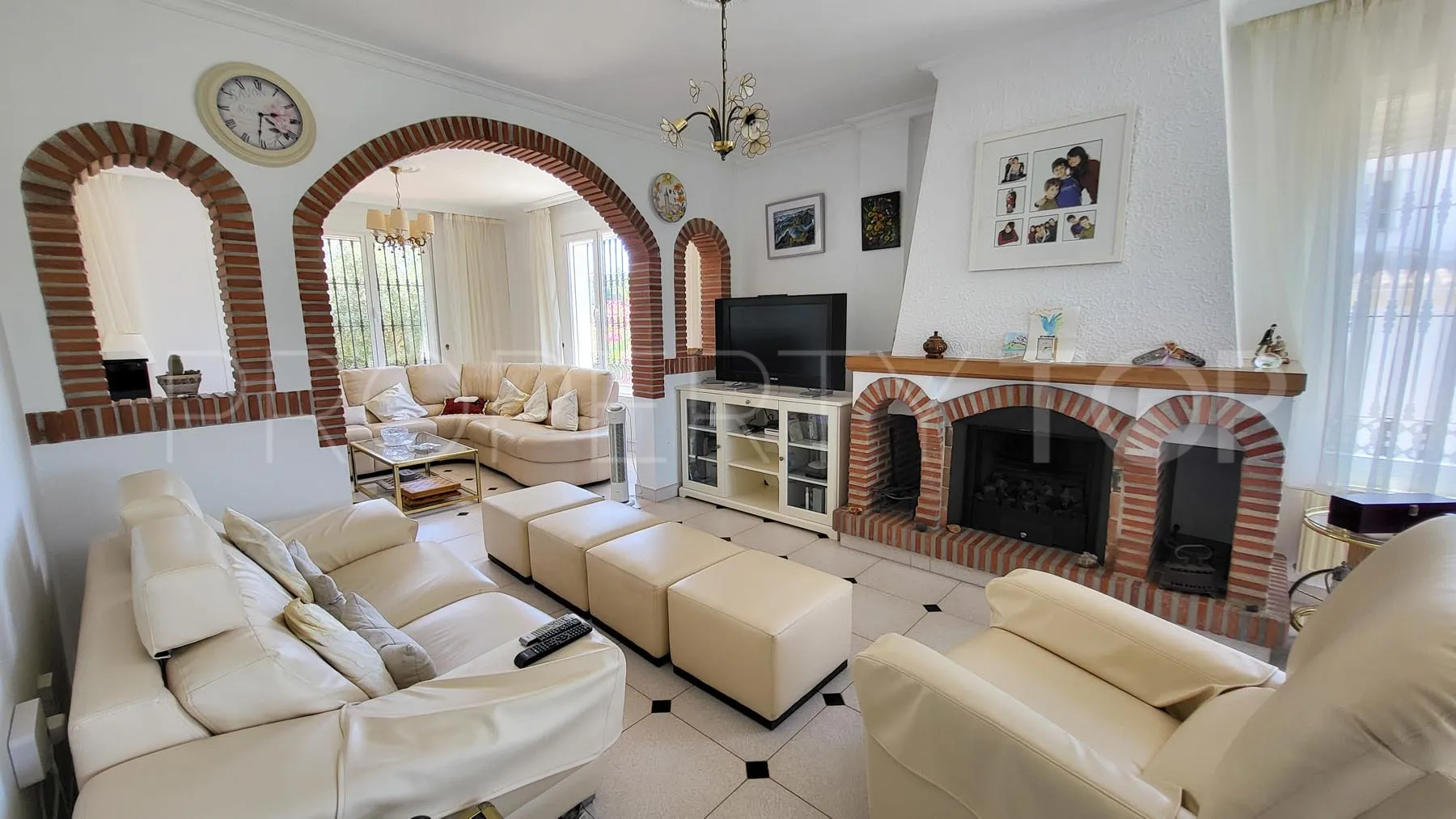 Comprar villa en Elviria