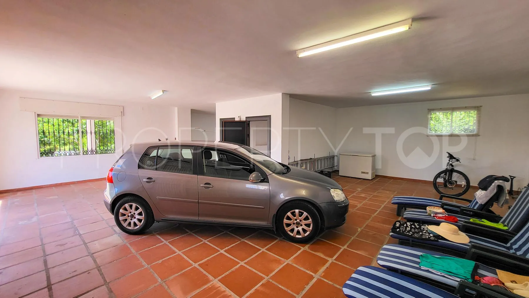 Comprar villa en Elviria